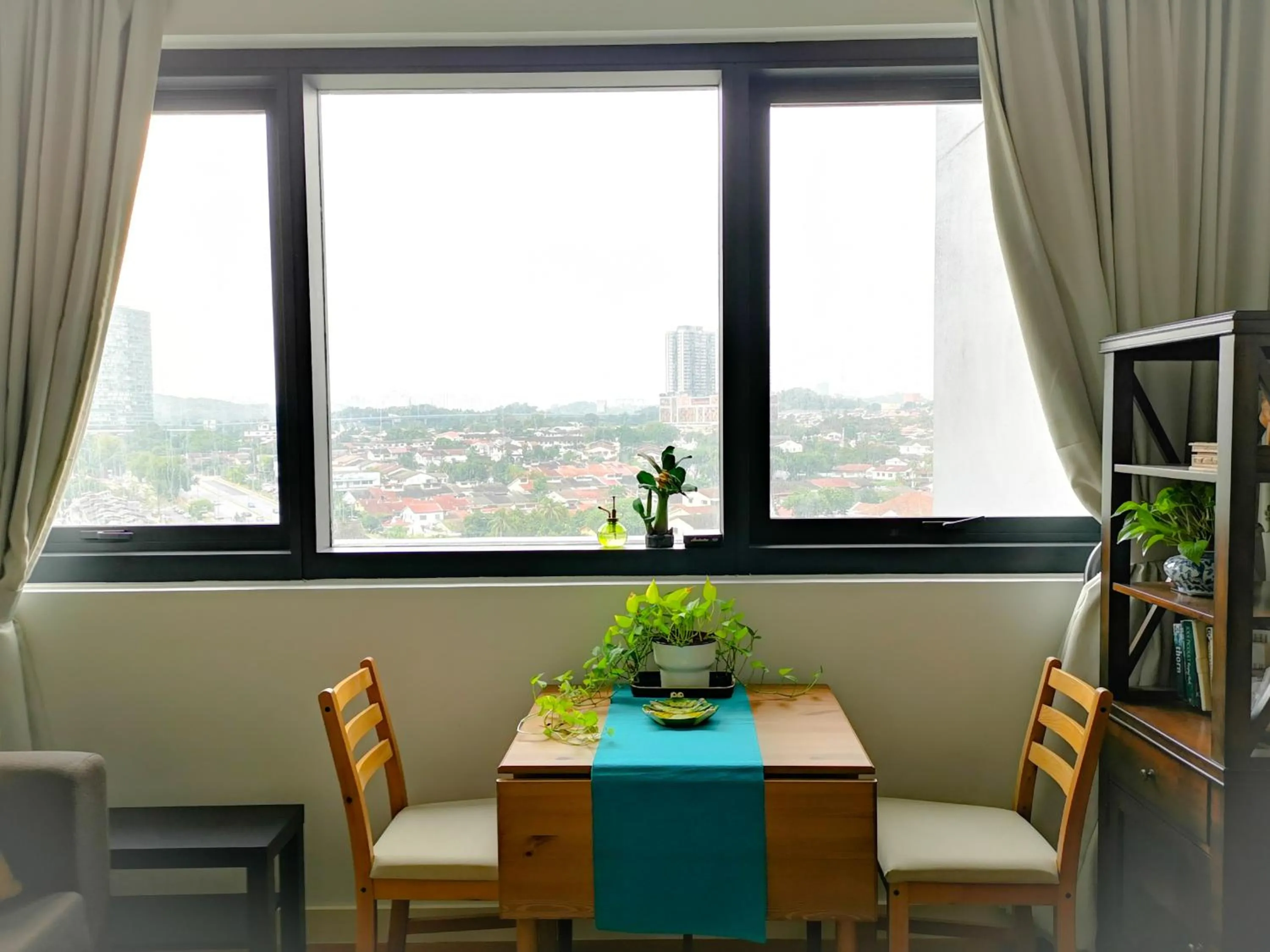 Dining area in The Alder - The Hub SS2