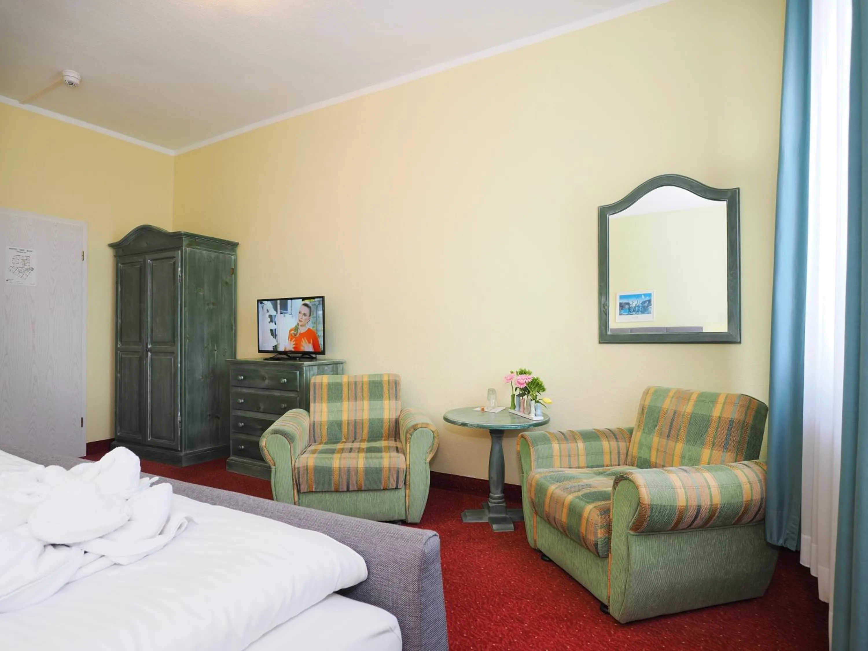 Photo of the whole room, Bed in Hotel See-Eck
