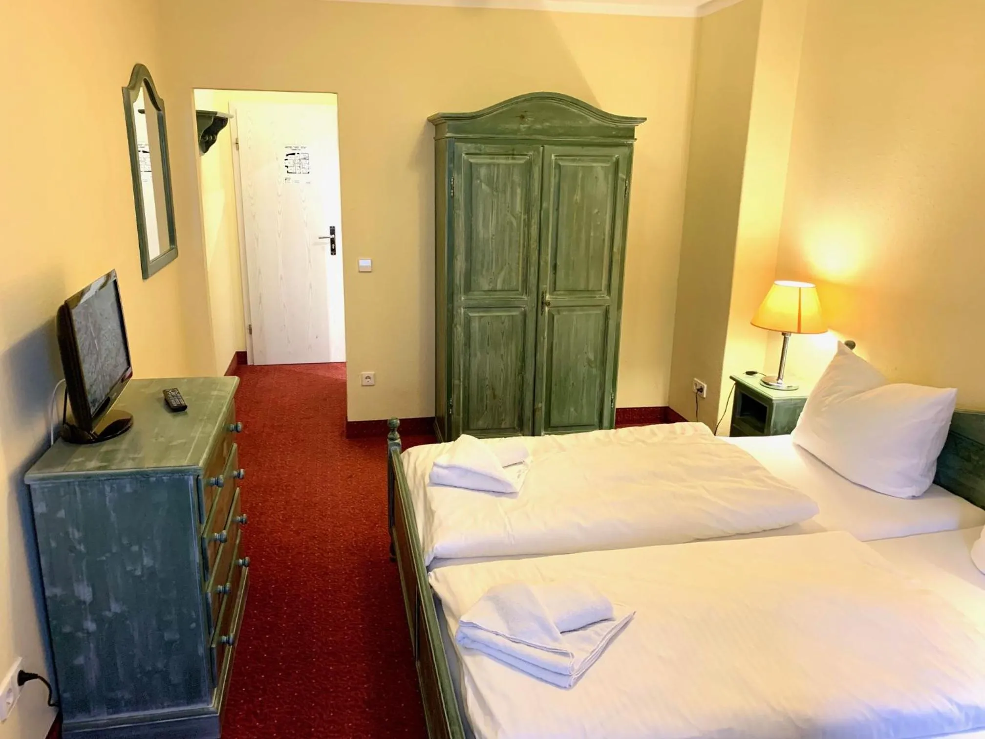 Photo of the whole room, Bed in Hotel See-Eck