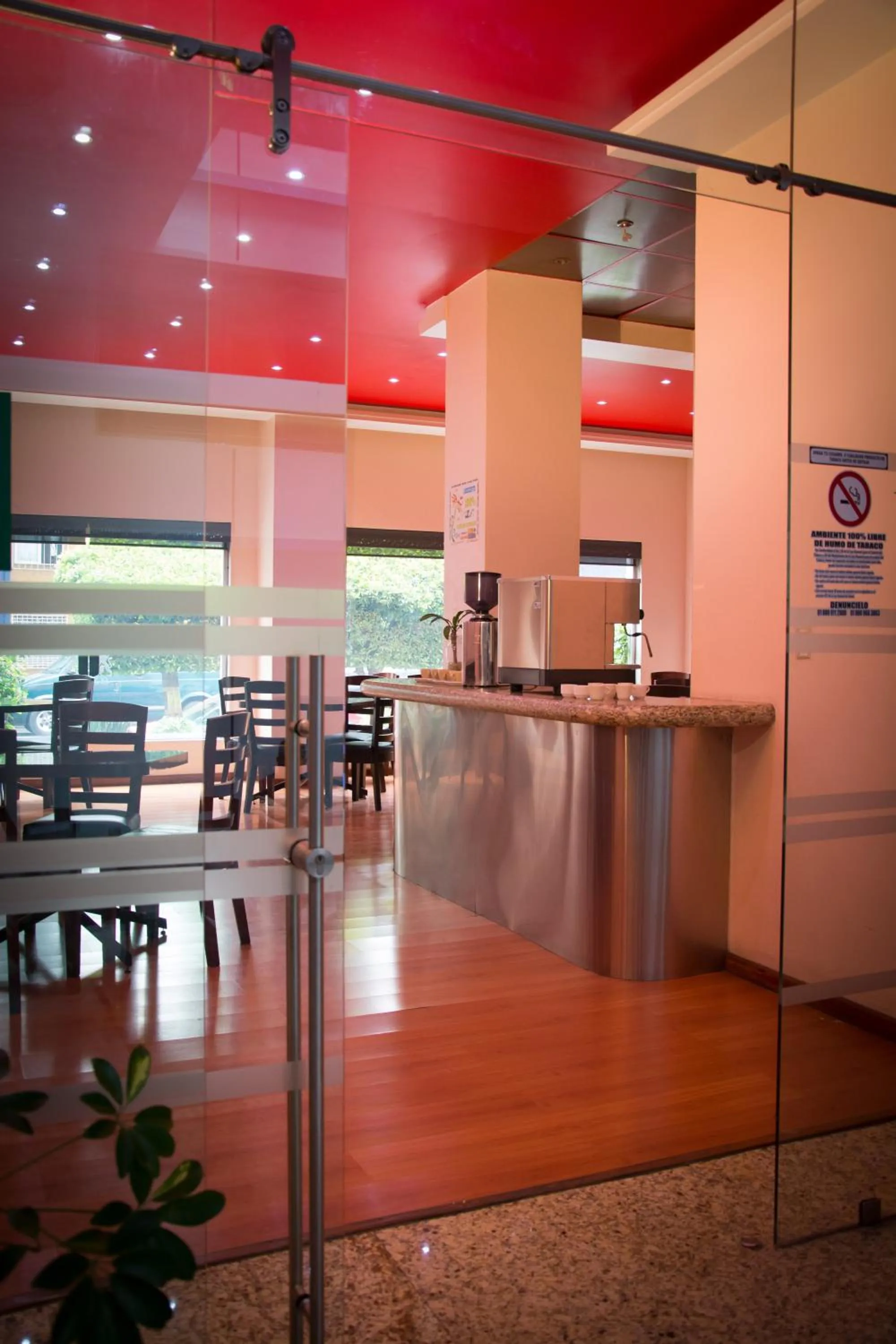 Restaurant/places to eat in Hotel El Senador