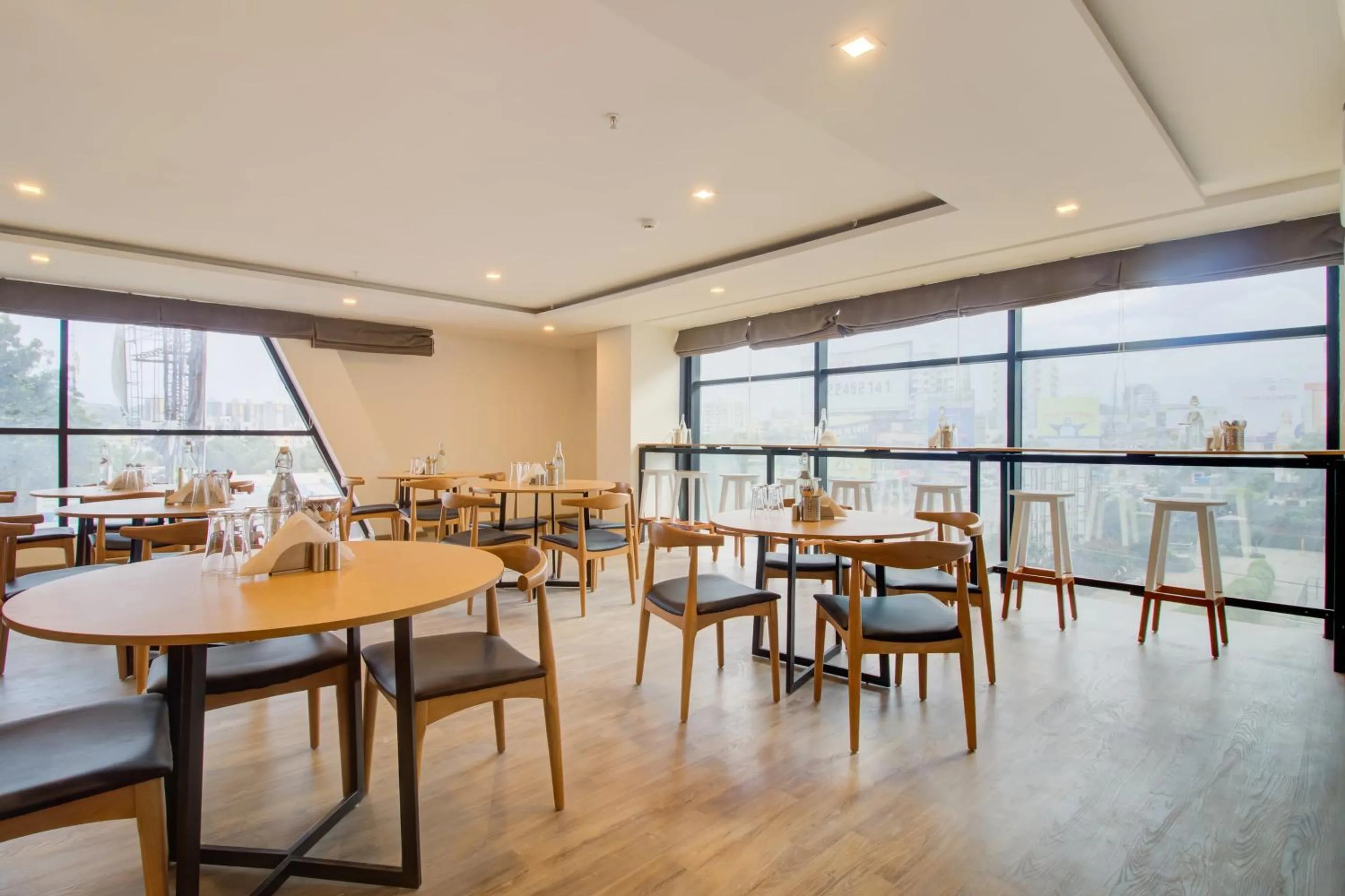 Restaurant/places to eat in Townhouse Alpha