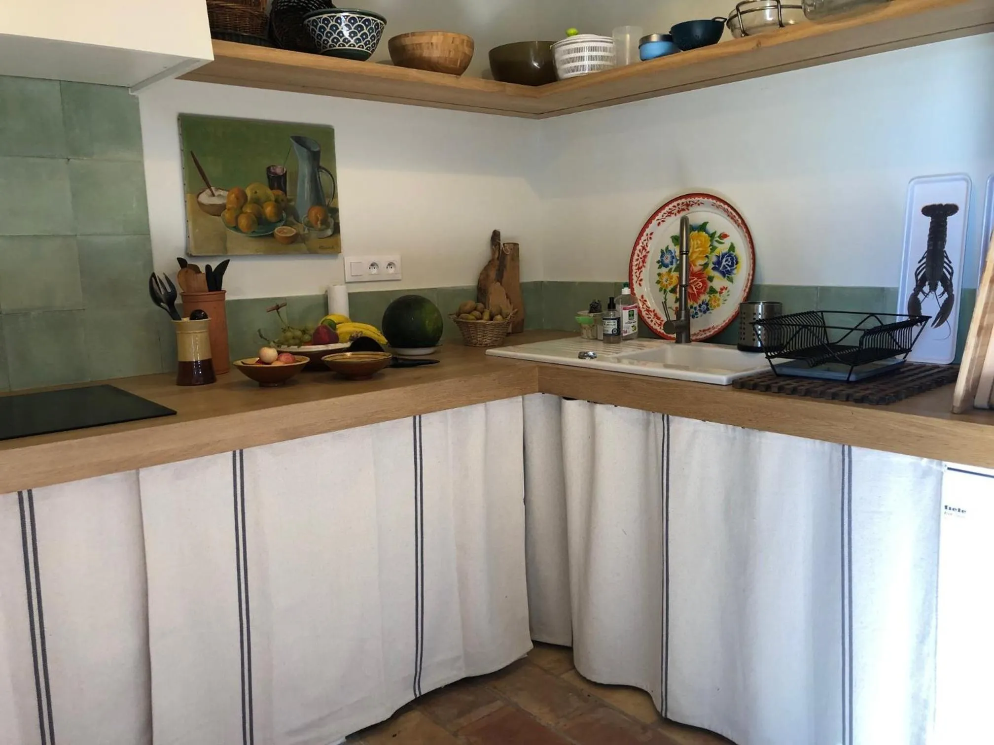Kitchen or kitchenette in Le Mas de la Sorgue