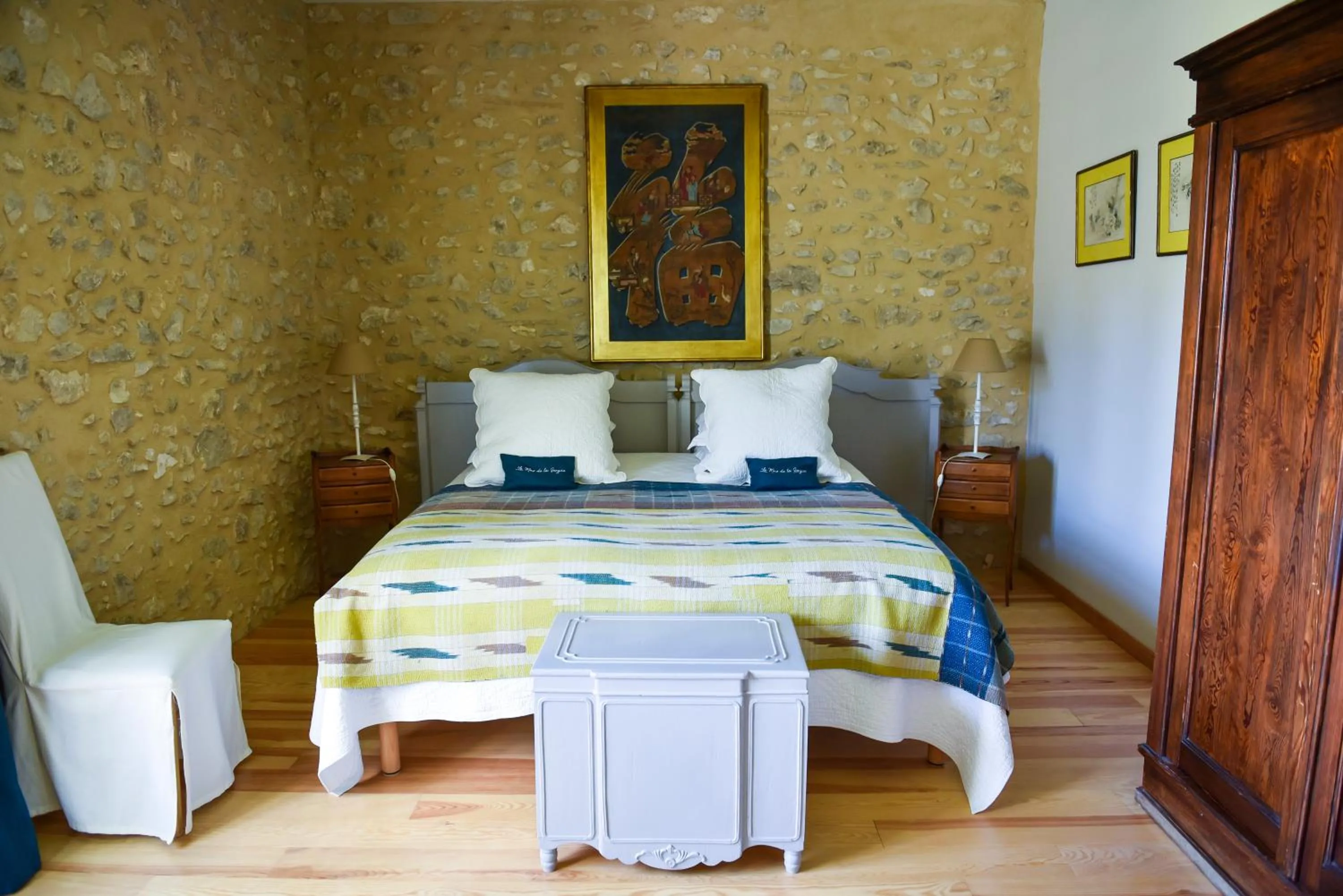 Photo of the whole room, Bed in Le Mas de la Sorgue