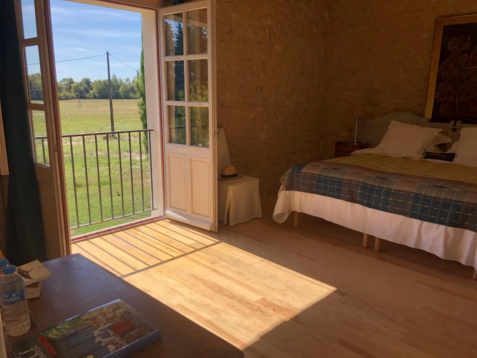 Balcony/Terrace, Bed in Le Mas de la Sorgue