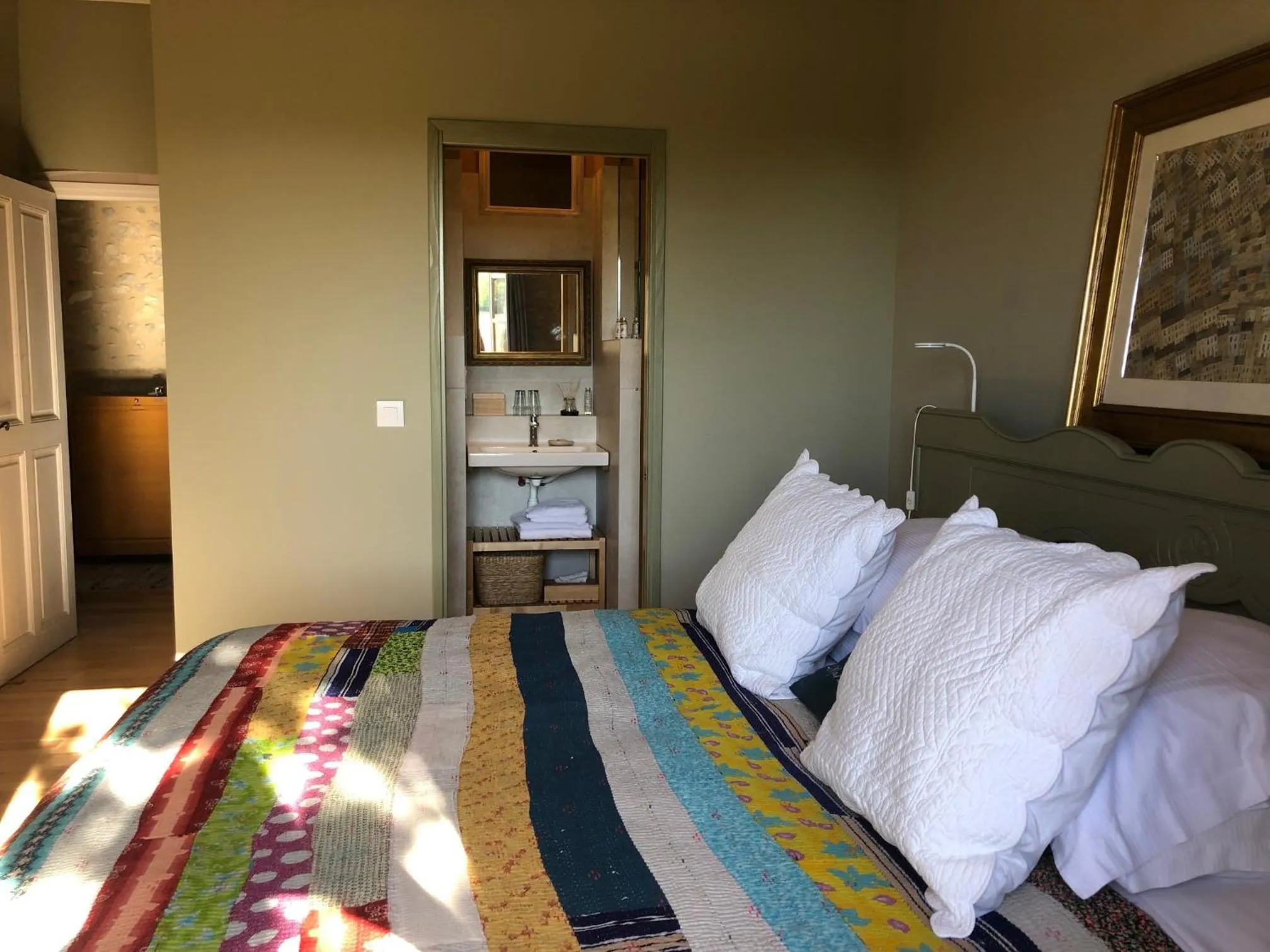 Bathroom, Bed in Le Mas de la Sorgue