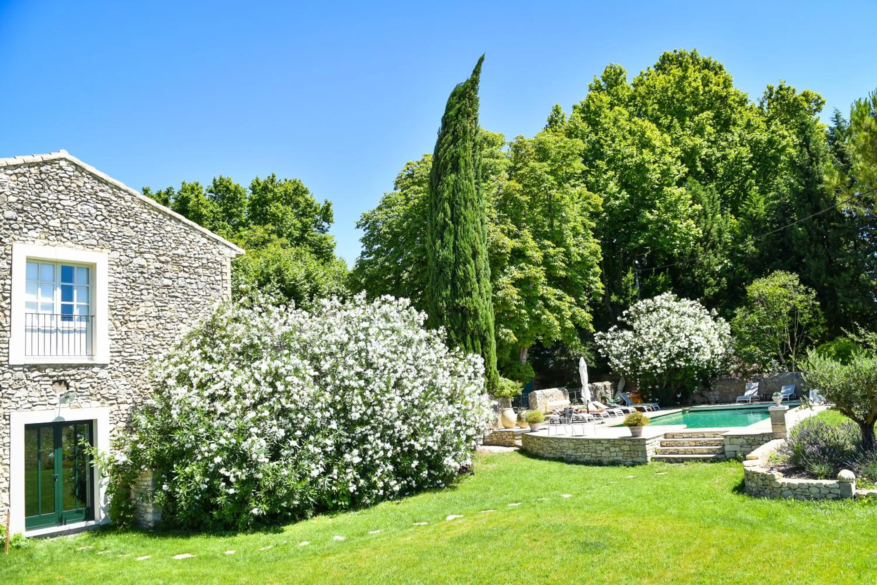 Property building in Le Mas de la Sorgue