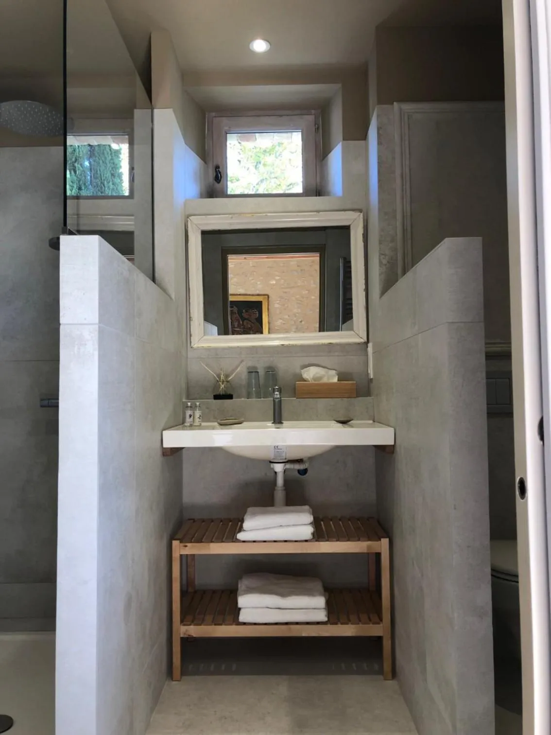 Bathroom in Le Mas de la Sorgue