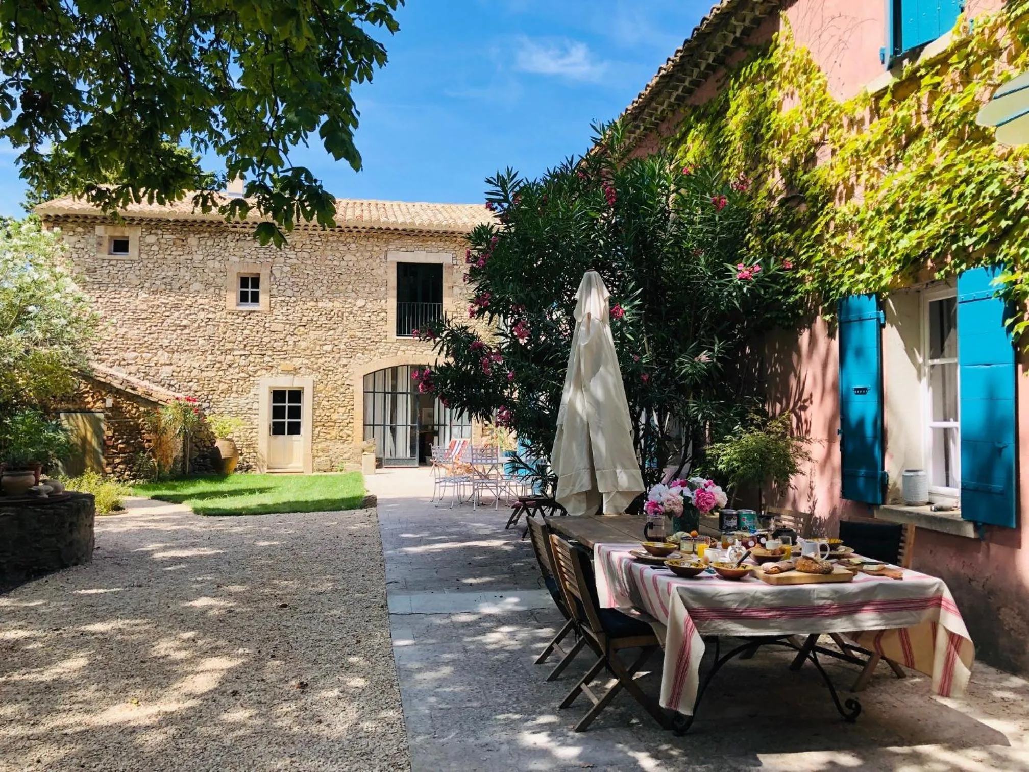 Patio in Le Mas de la Sorgue