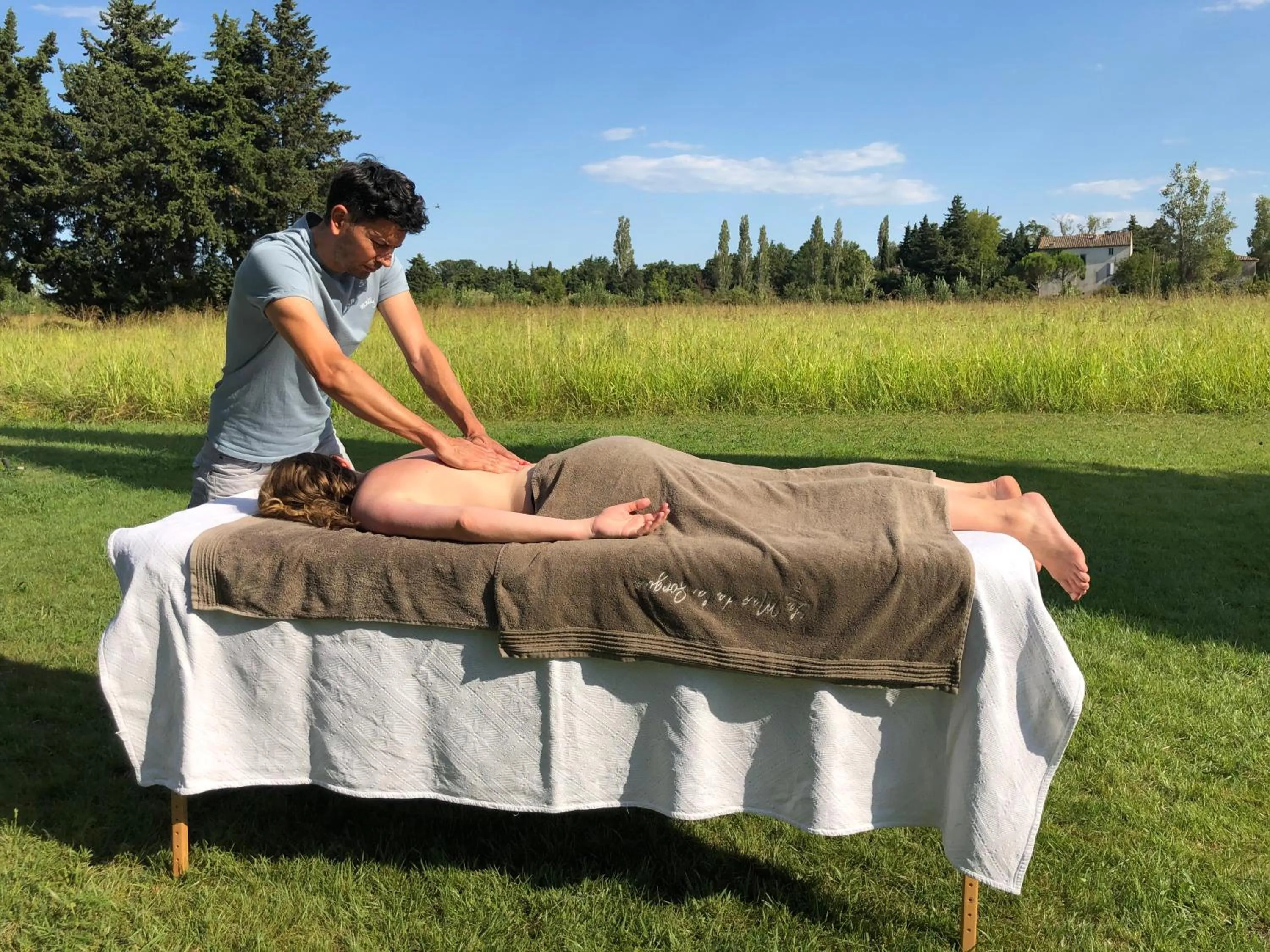 People in Le Mas de la Sorgue