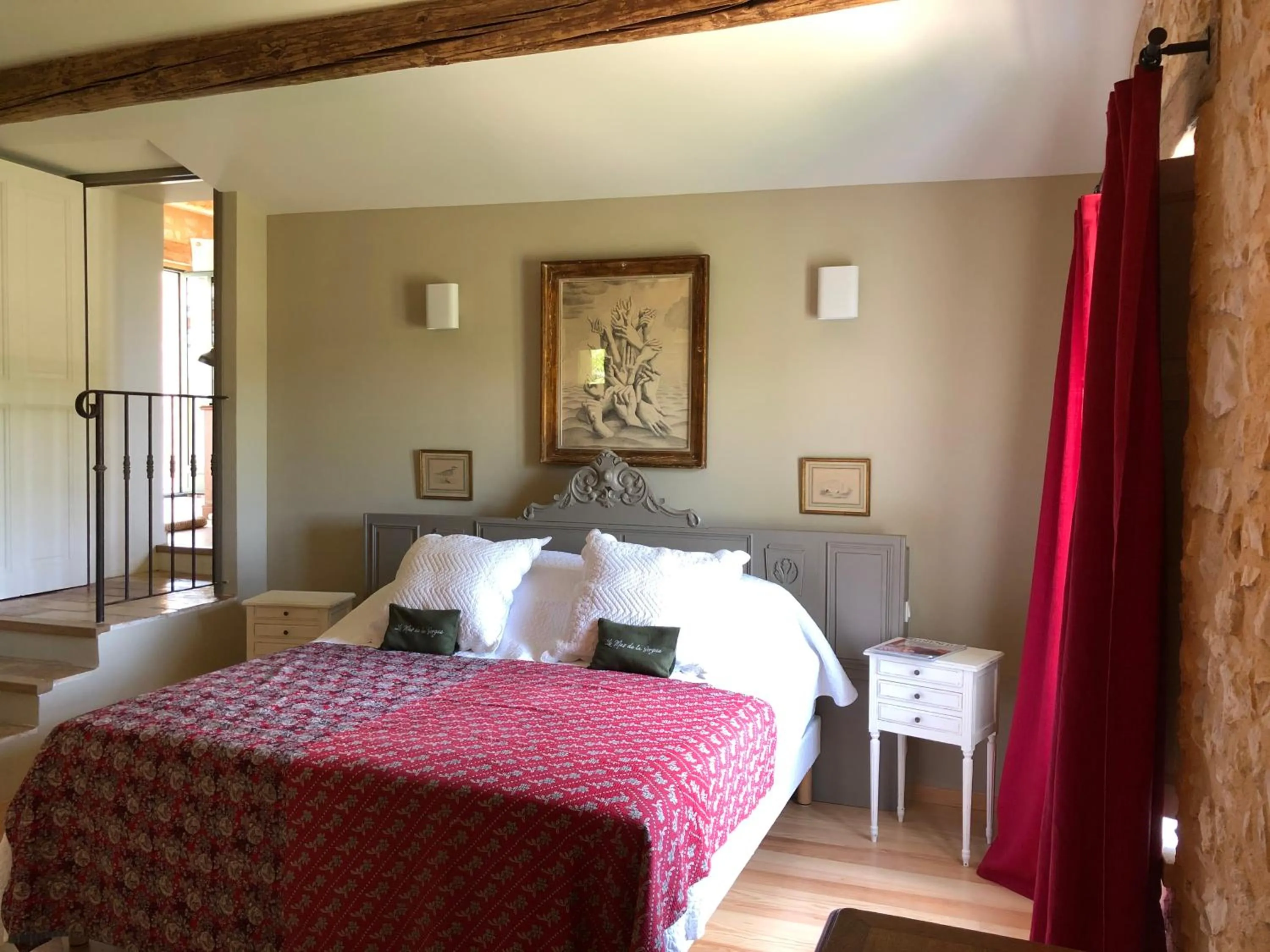 Photo of the whole room, Bed in Le Mas de la Sorgue