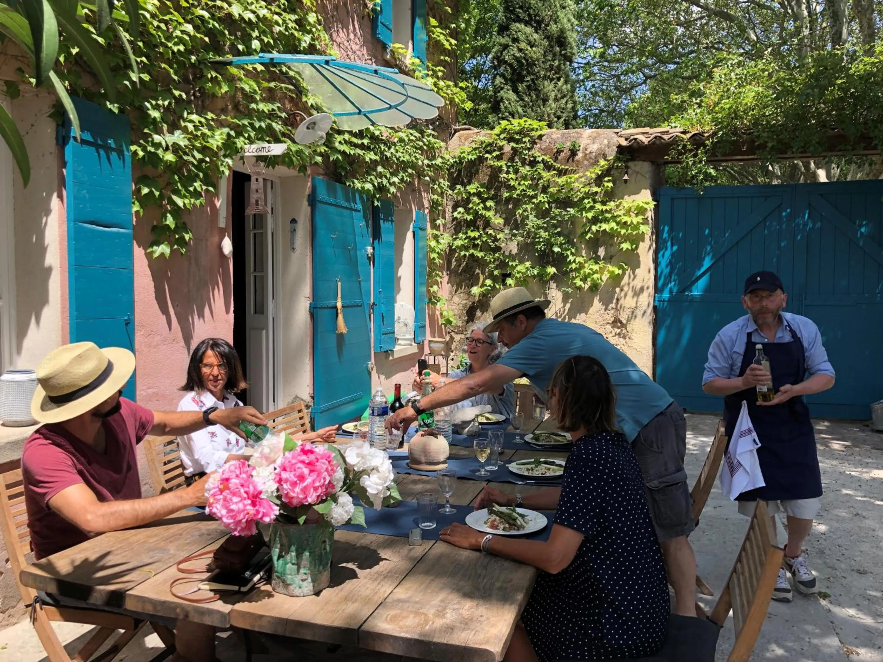 Restaurant/places to eat in Le Mas de la Sorgue