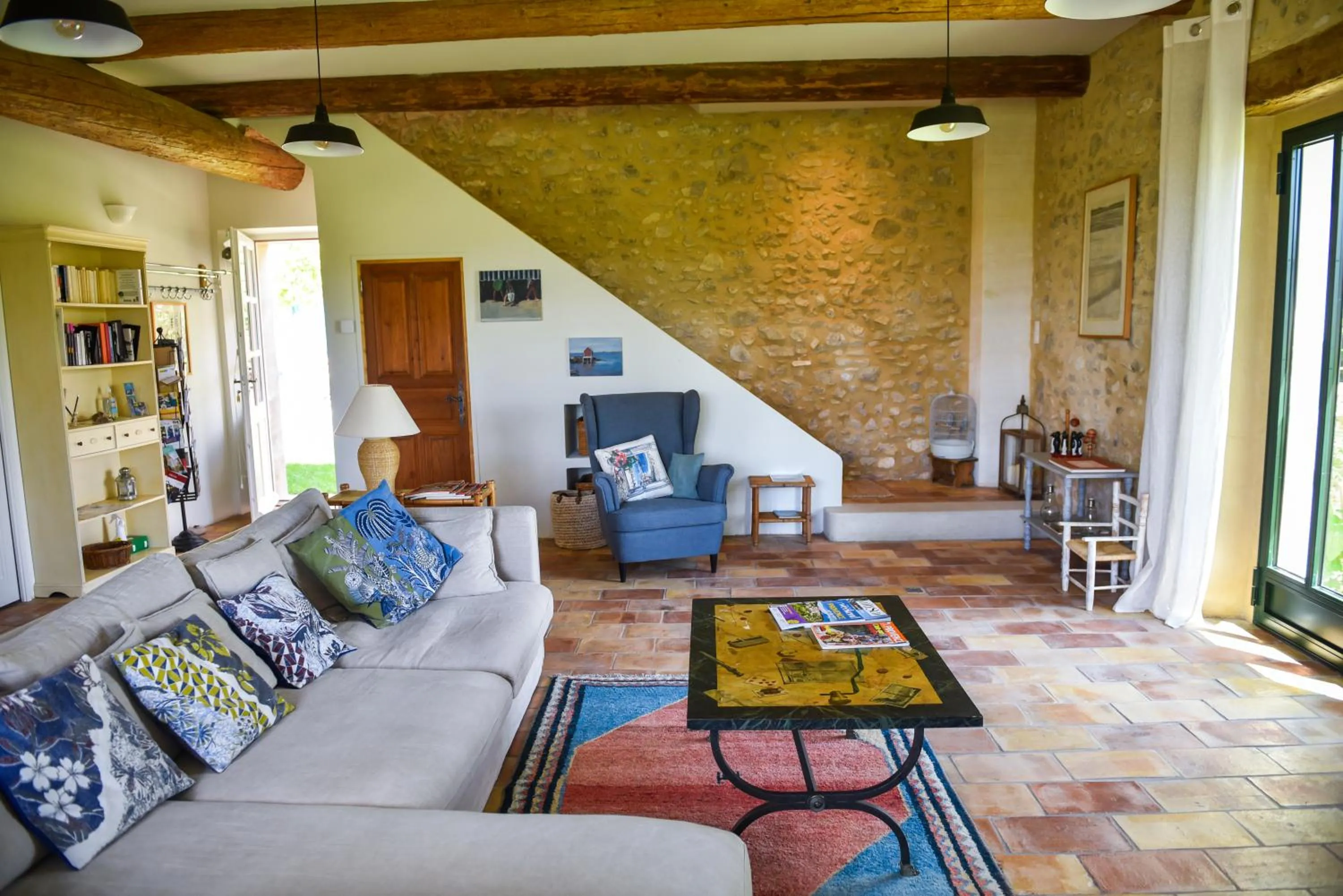 Communal lounge/ TV room in Le Mas de la Sorgue