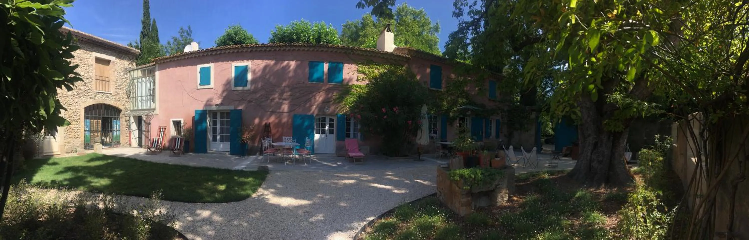 Property building in Le Mas de la Sorgue
