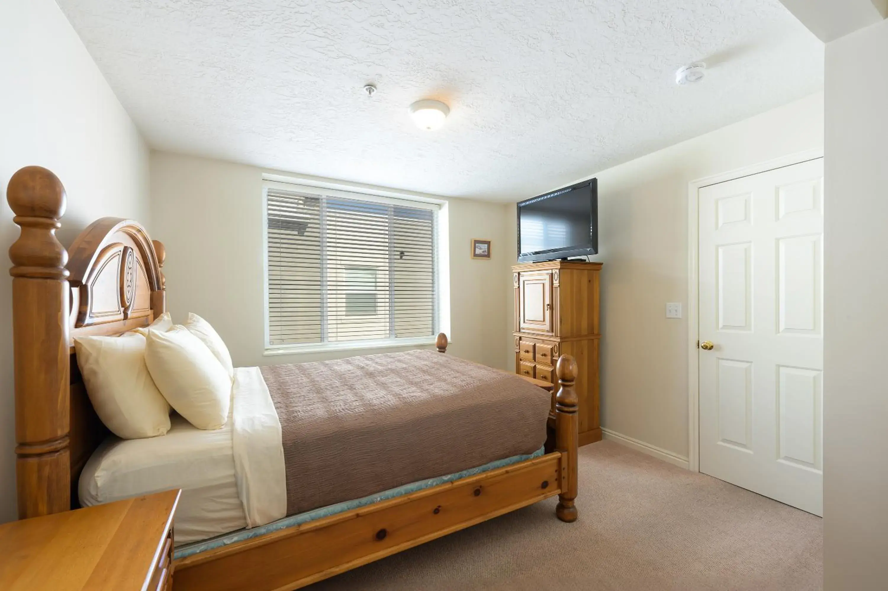 Bedroom, Bed in The Kimball at Temple Square Bedroom, Bed in The Kimball at Temple Square