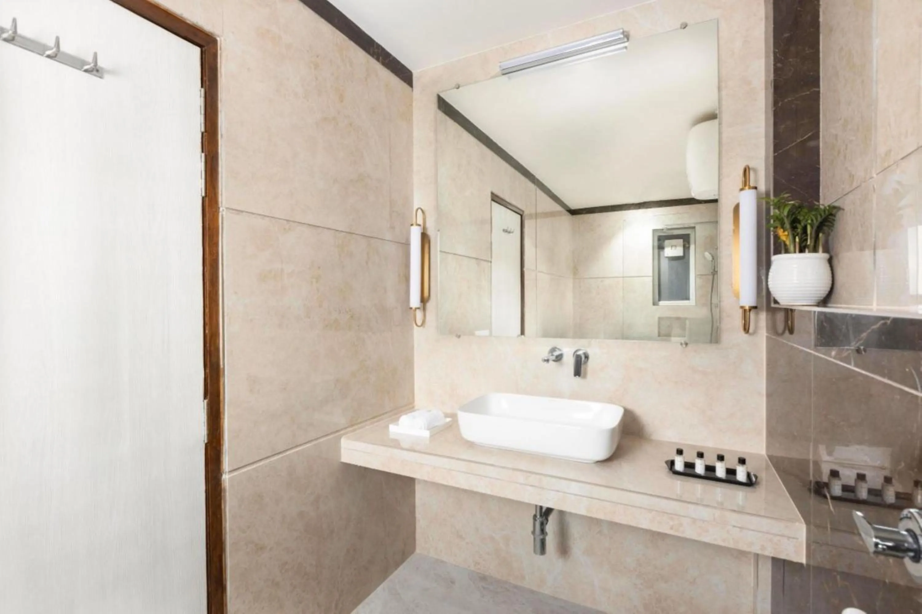 Bathroom in Hotel Star By Star Group- Near Delhi Airport