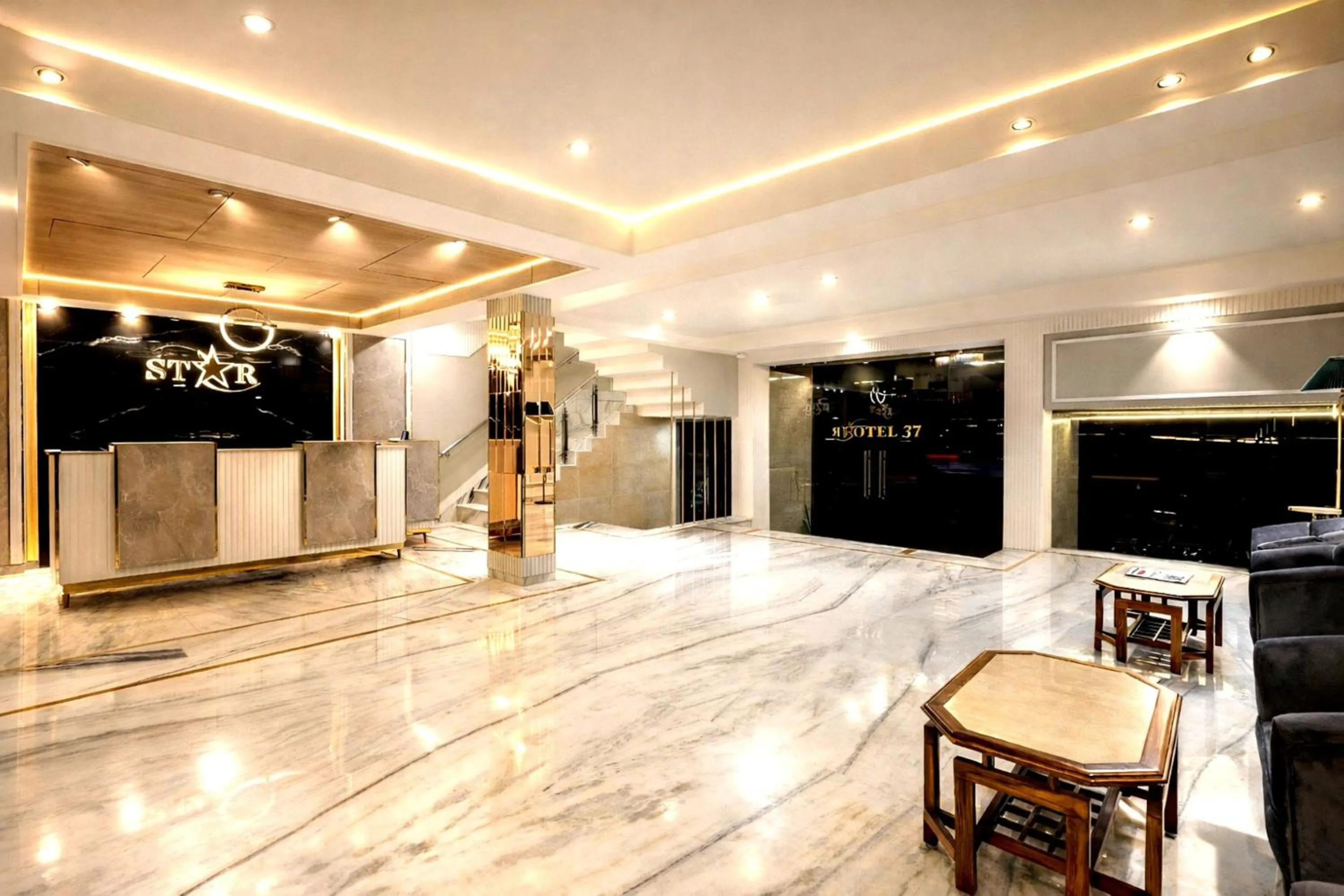 Lobby or reception in Hotel Star By Star Group- Near Delhi Airport