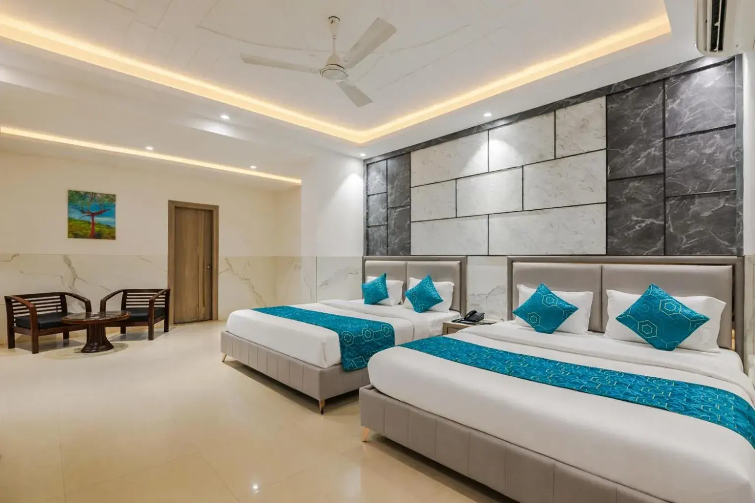 Family Room in Hotel Star By Star Group- Near Delhi Airport Family Room in Hotel Star By Star Group- Near Delhi Airport
