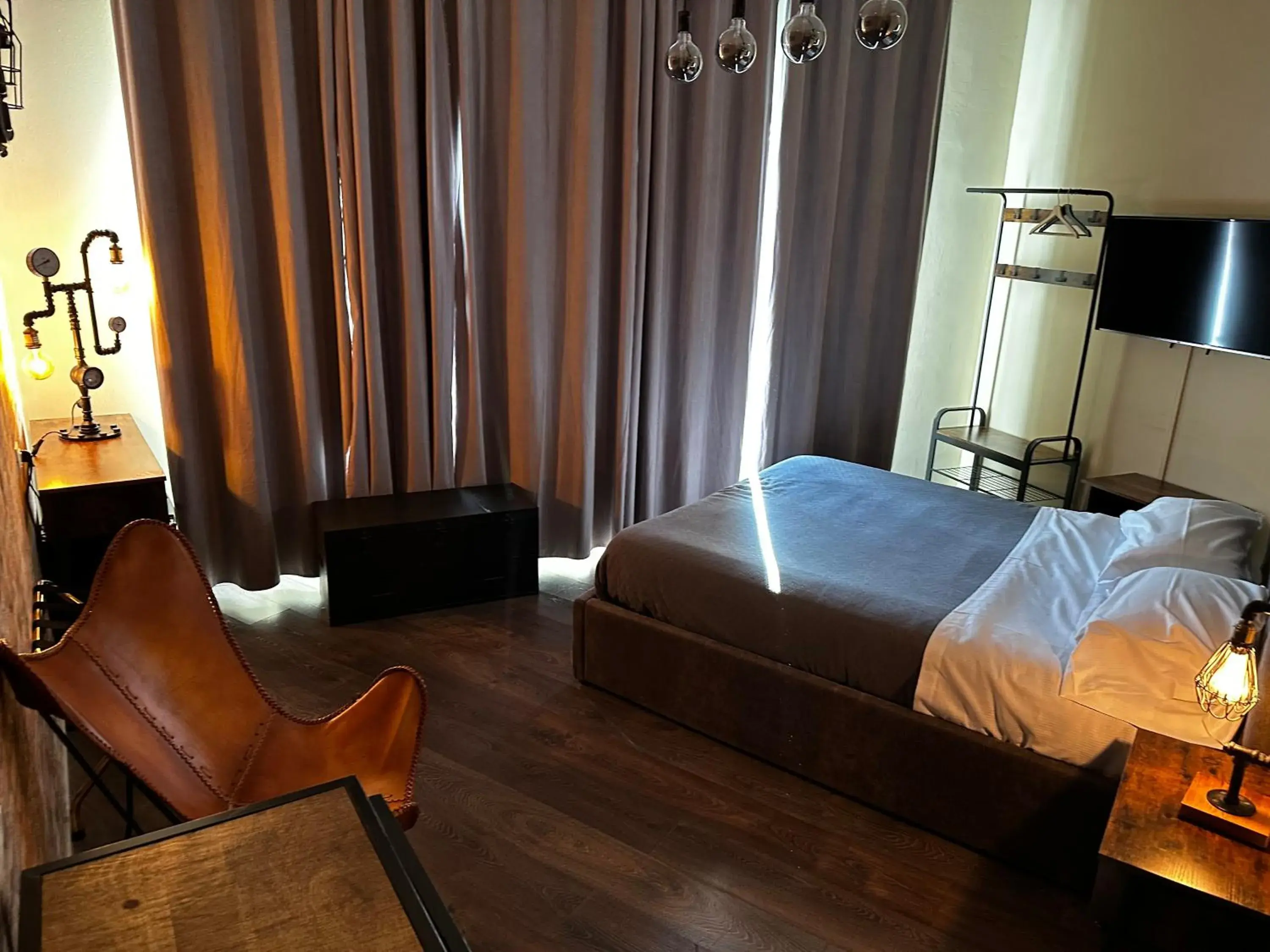 Superior Queen Room in SUITE LAME 37 Rental Rooms Superior Queen Room in SUITE LAME 37 Rental Rooms