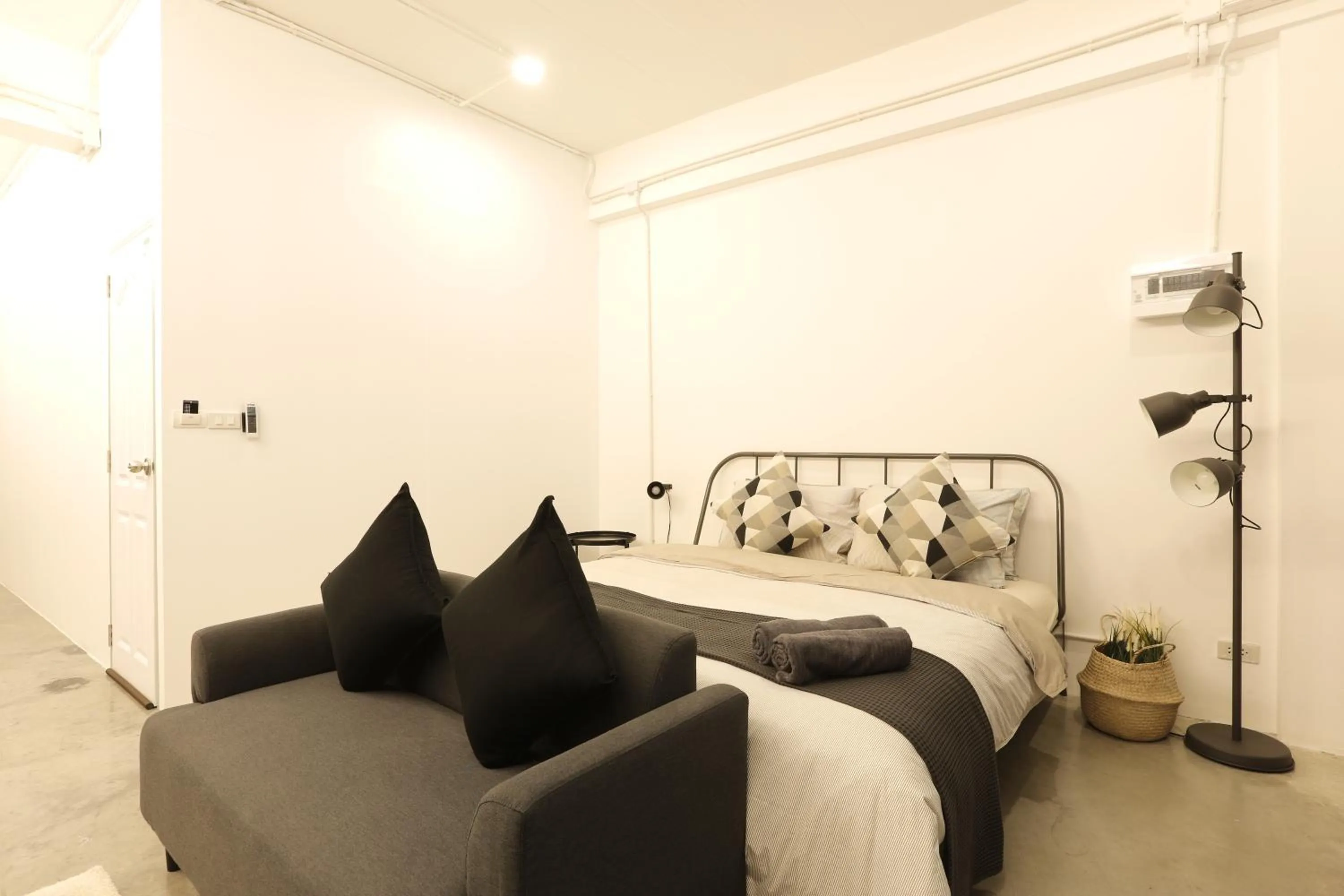 Seating area, Bed in Loft Series by Pak-Up