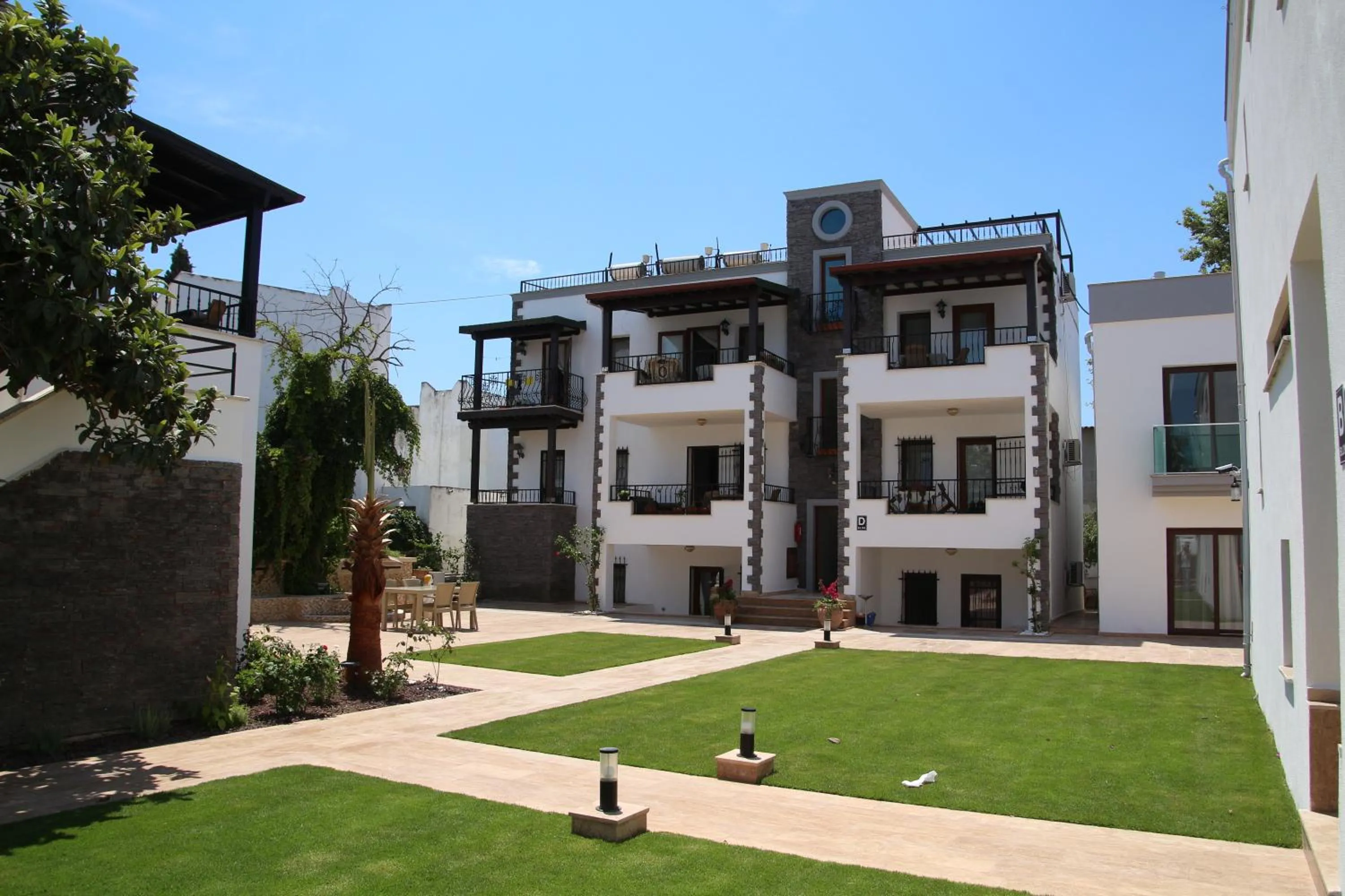 Property building in Orya Aparts