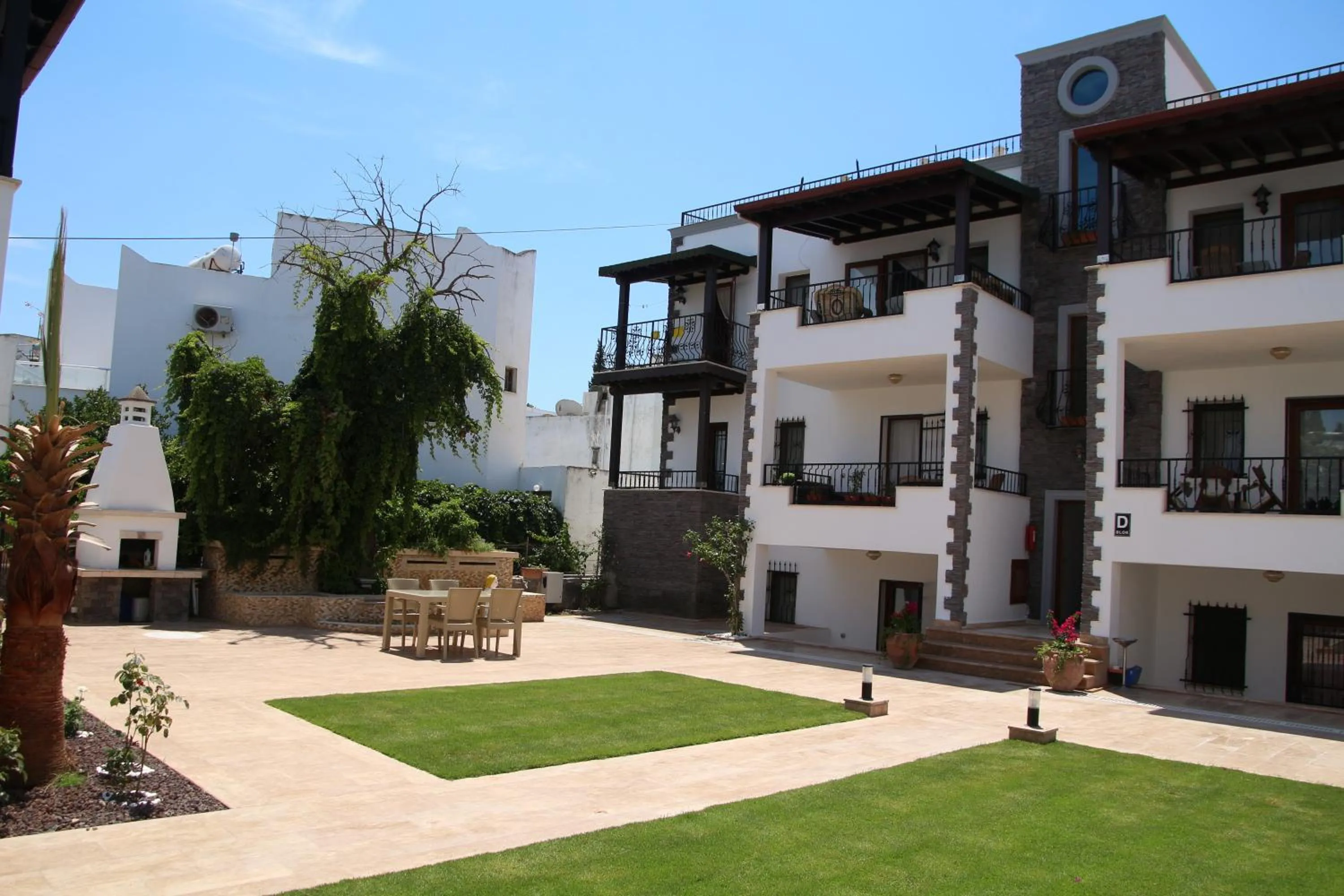 Property building in Orya Aparts