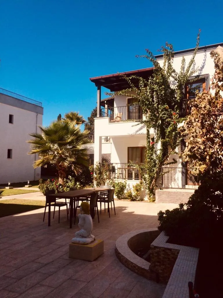 Garden in Orya Aparts