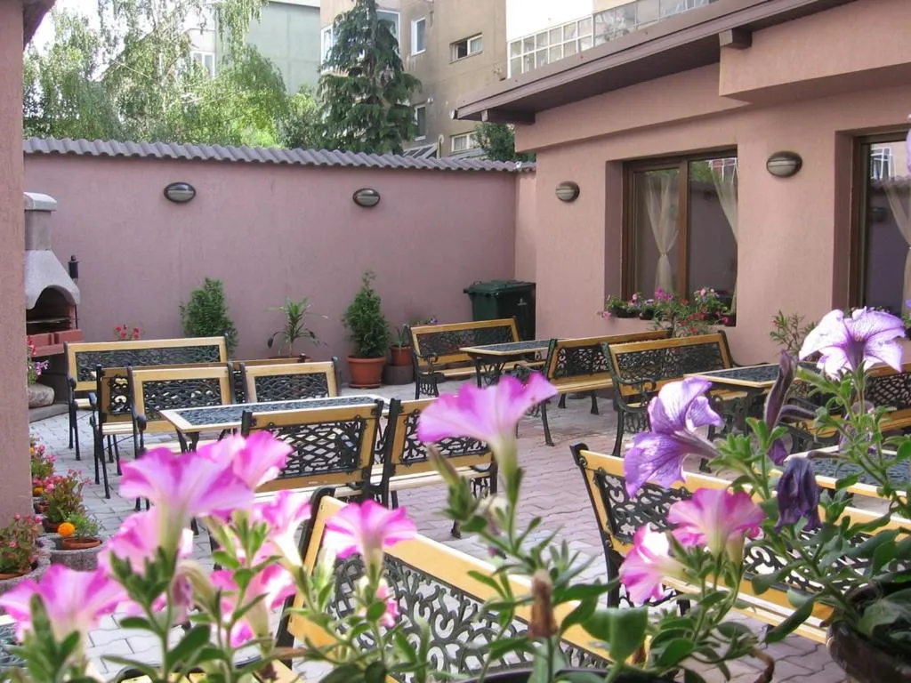 Restaurant/places to eat in Hotel Gema