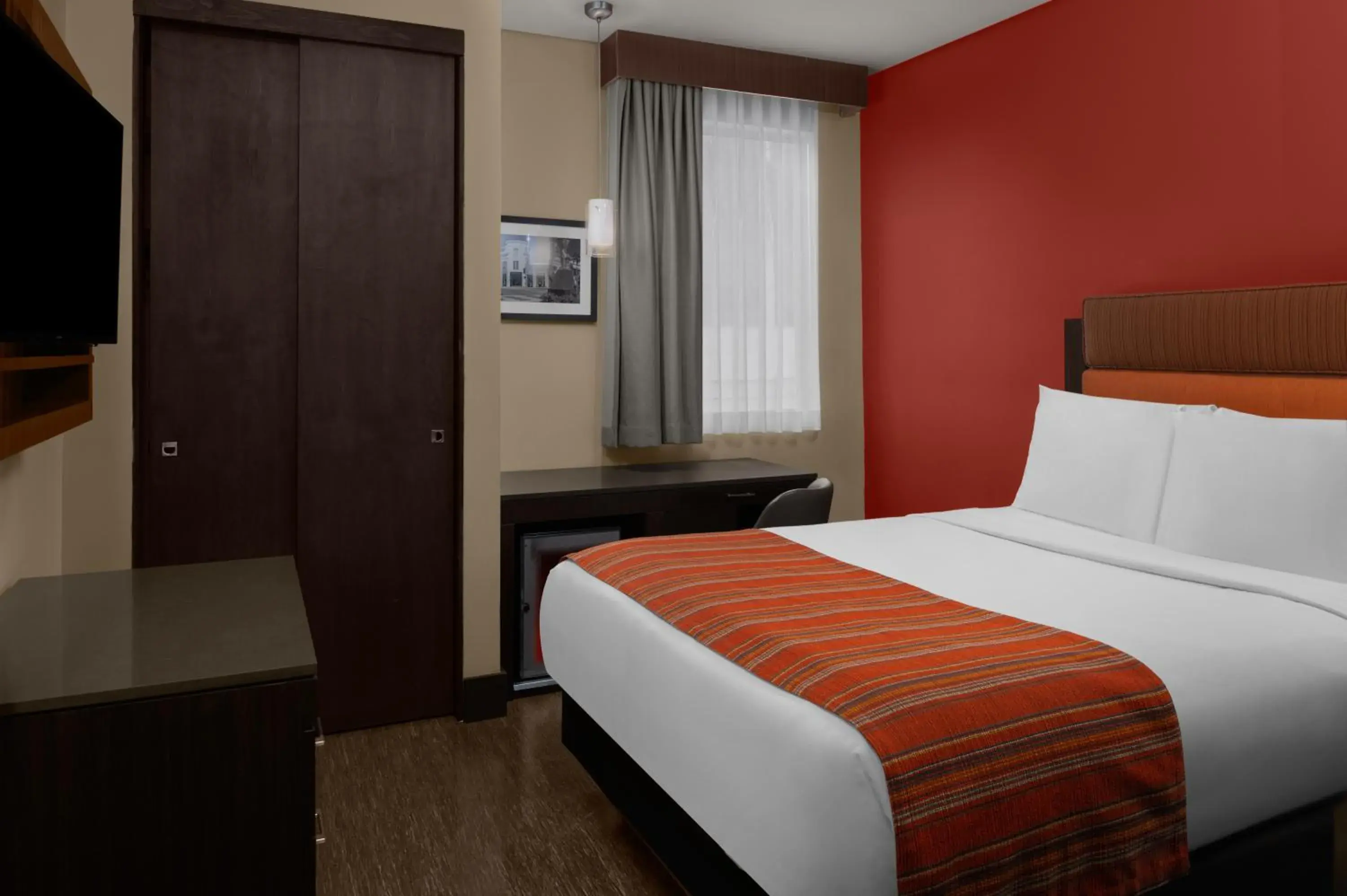 Bed in SIRTAJ – Beverly Hills Bed in SIRTAJ – Beverly Hills