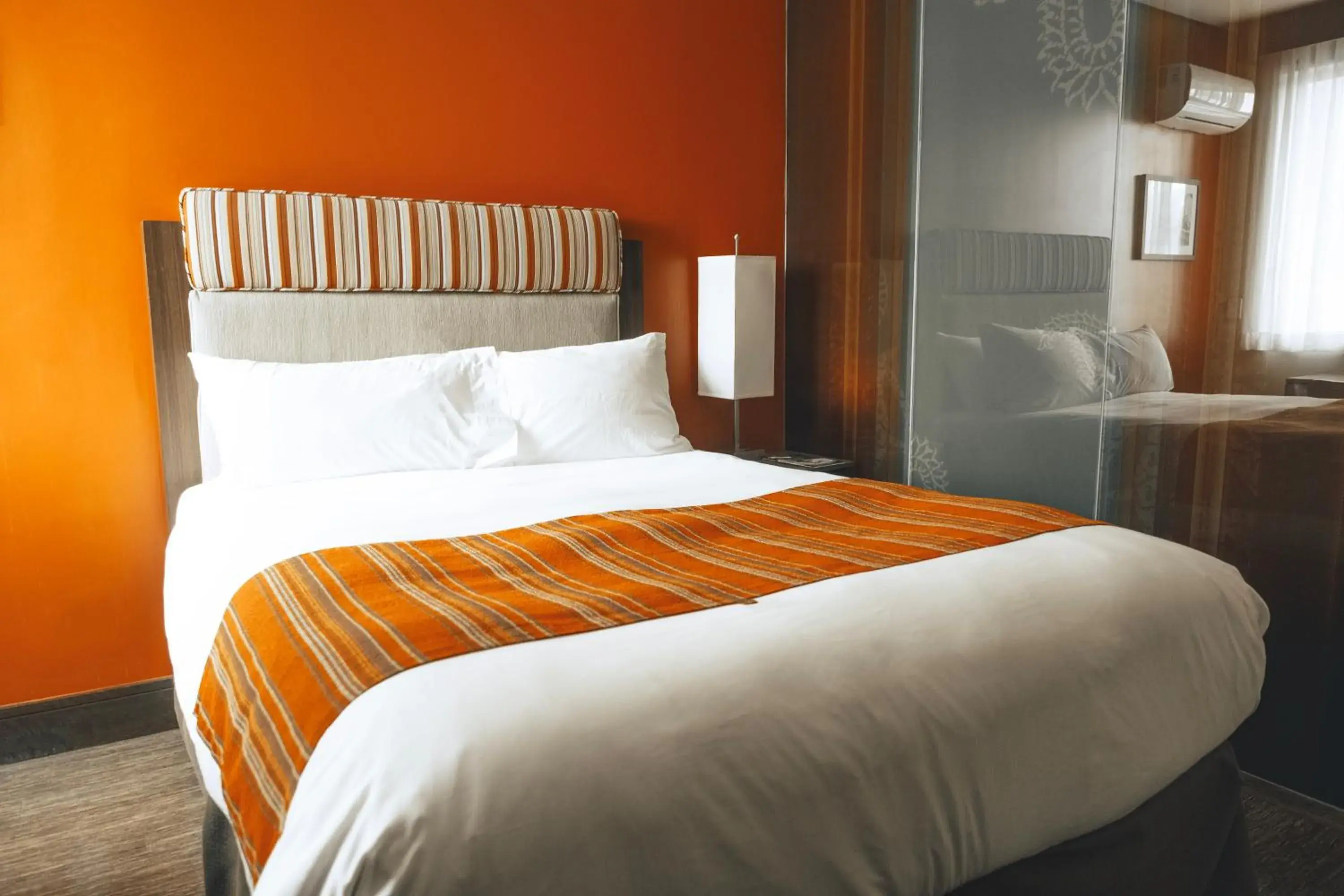 Bed in SIRTAJ – Beverly Hills Bed in SIRTAJ – Beverly Hills