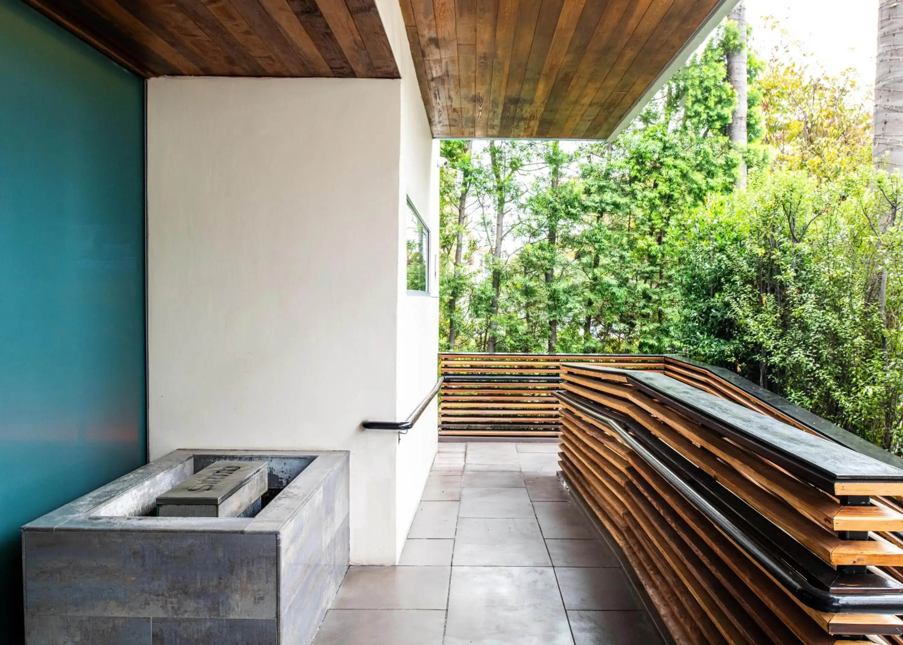 Property building in SIRTAJ – Beverly Hills Property building in SIRTAJ – Beverly Hills