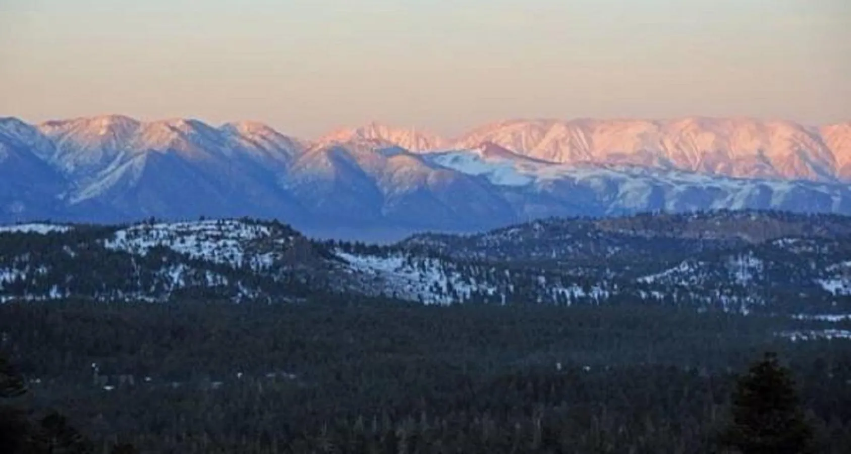 Mountain view in Mammoth Point by 101 Great Escapes