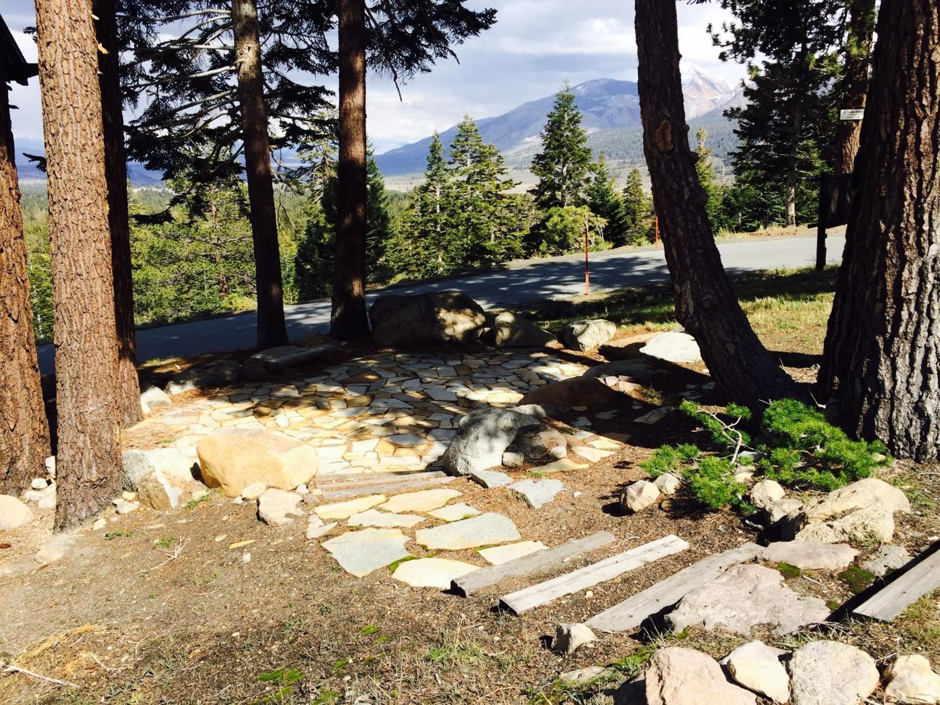 Natural landscape in Mammoth Point by 101 Great Escapes