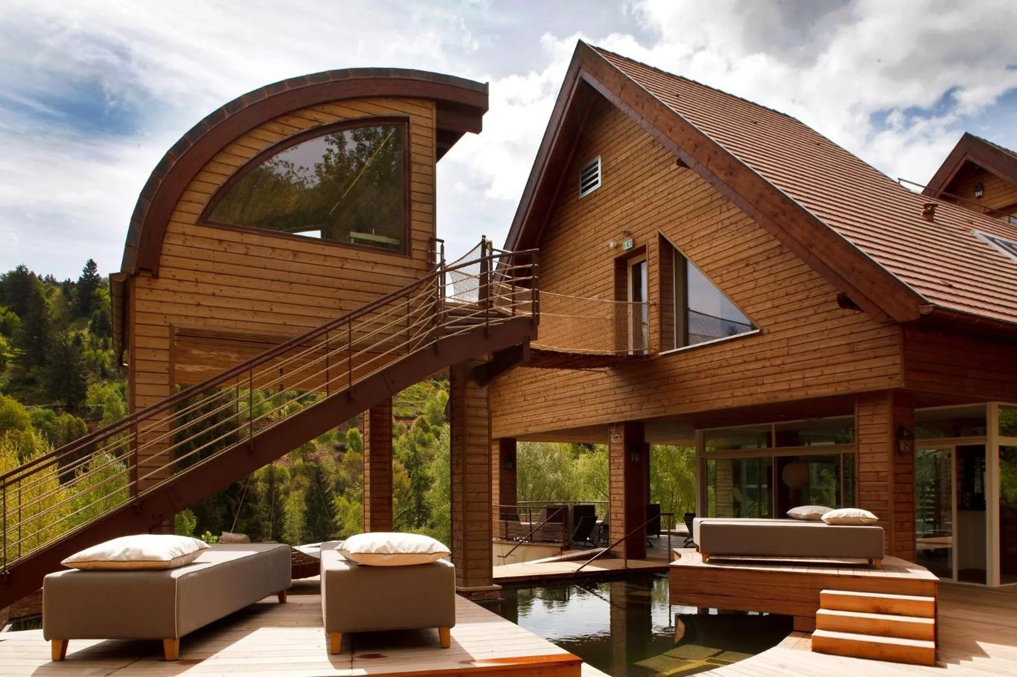 Facade/entrance in LA CHENEAUDIÈRE - Hôtel Spa - Relais & Châteaux - Restaurant étoilé
