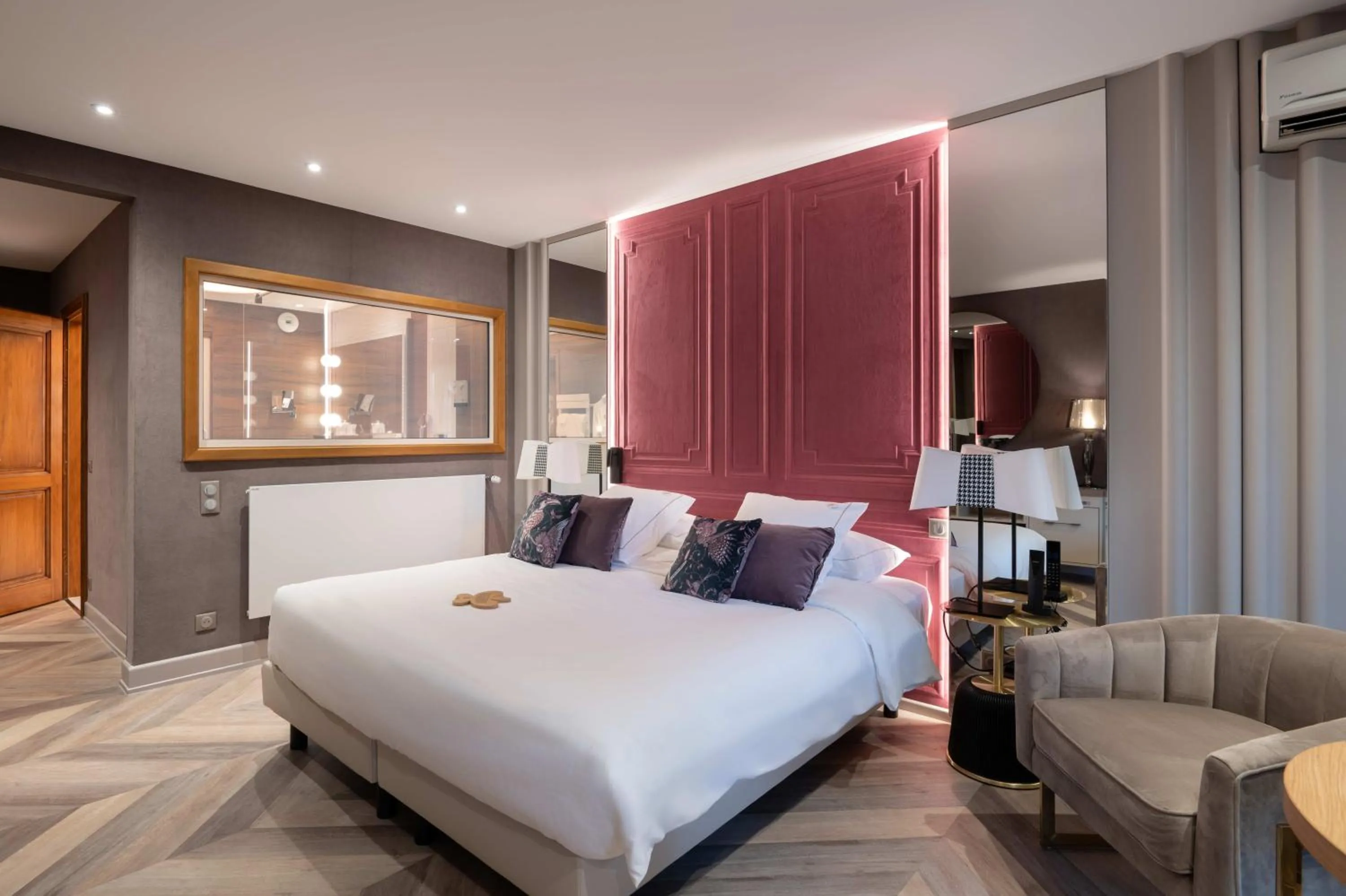 Bed in LA CHENEAUDIÈRE - Hôtel Spa - Relais & Châteaux - Restaurant étoilé