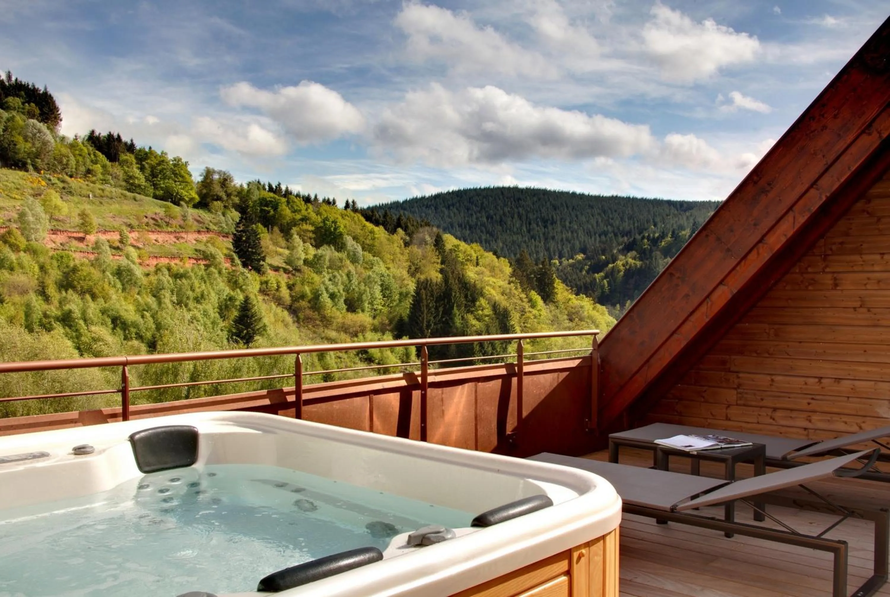 Balcony/Terrace in LA CHENEAUDIÈRE - Hôtel Spa - Relais & Châteaux - Restaurant étoilé