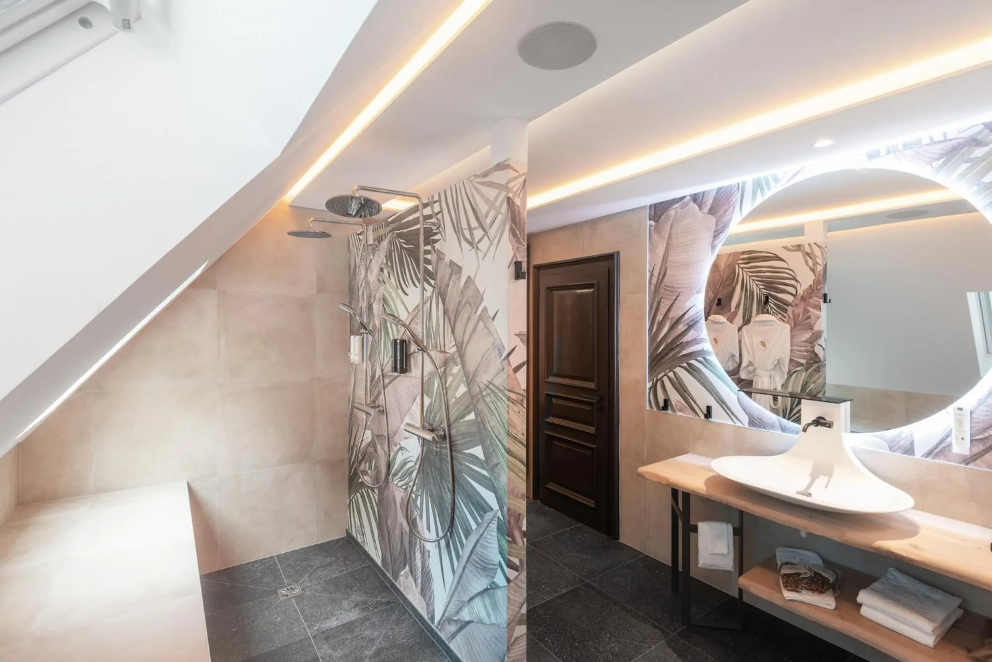 Bed in LA CHENEAUDIÈRE - Hôtel Spa - Relais & Châteaux - Restaurant étoilé