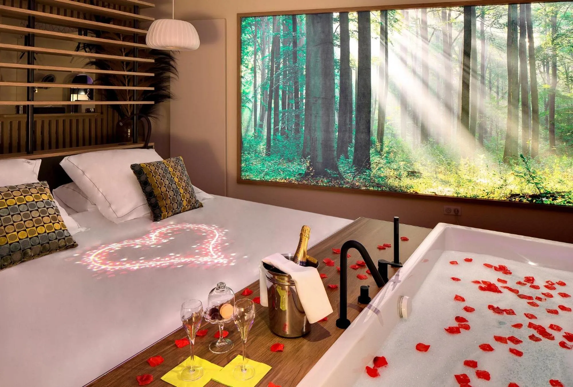 Bed in LA CHENEAUDIÈRE - Hôtel Spa - Relais & Châteaux - Restaurant étoilé