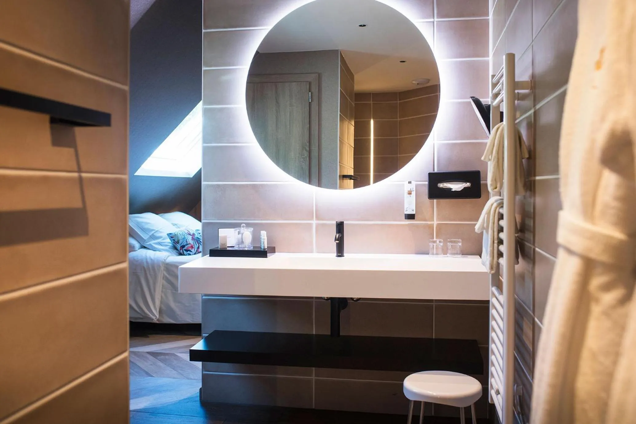 Bed in LA CHENEAUDIÈRE - Hôtel Spa - Relais & Châteaux - Restaurant étoilé