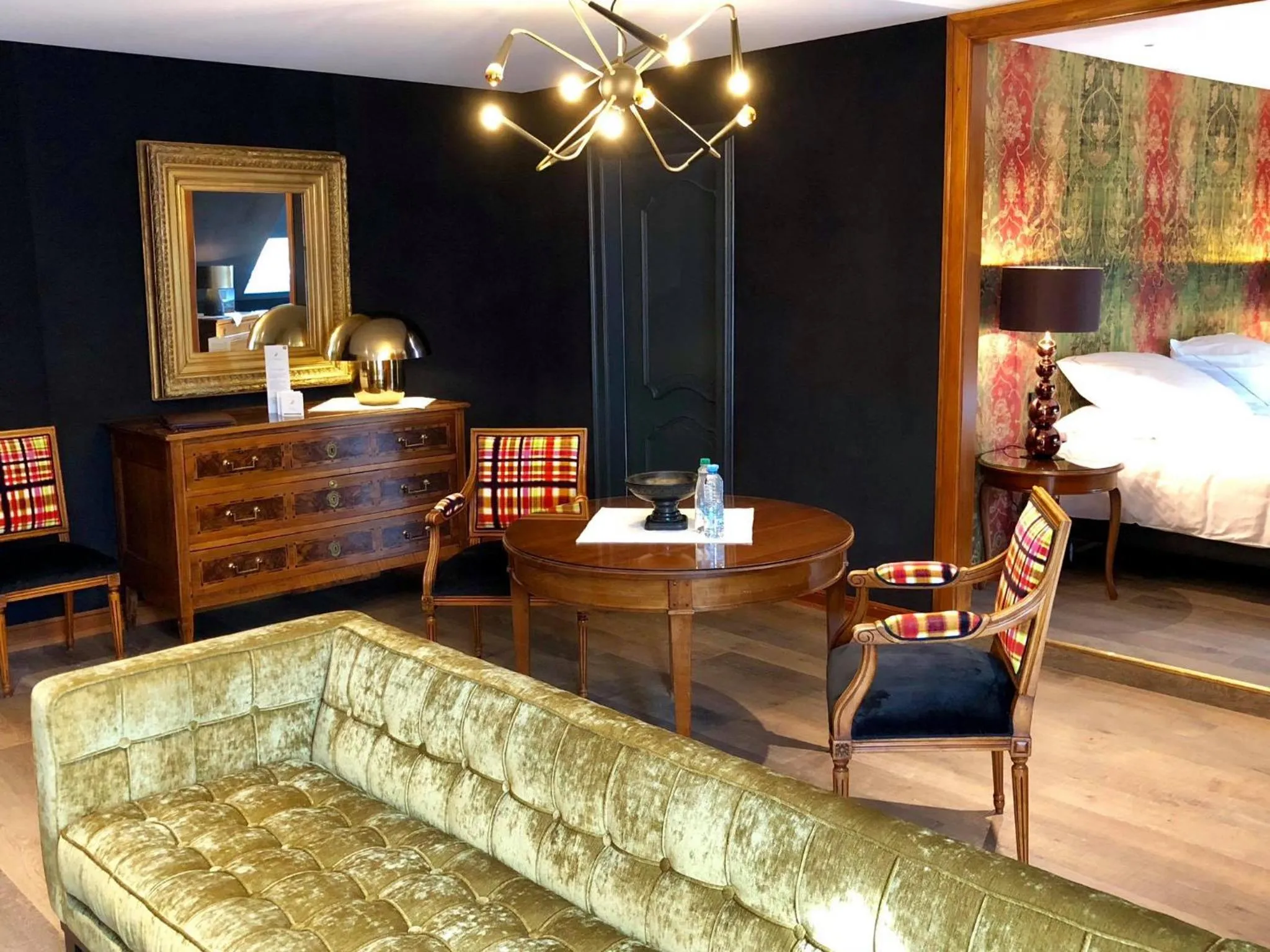 Bed in LA CHENEAUDIÈRE - Hôtel Spa - Relais & Châteaux - Restaurant étoilé