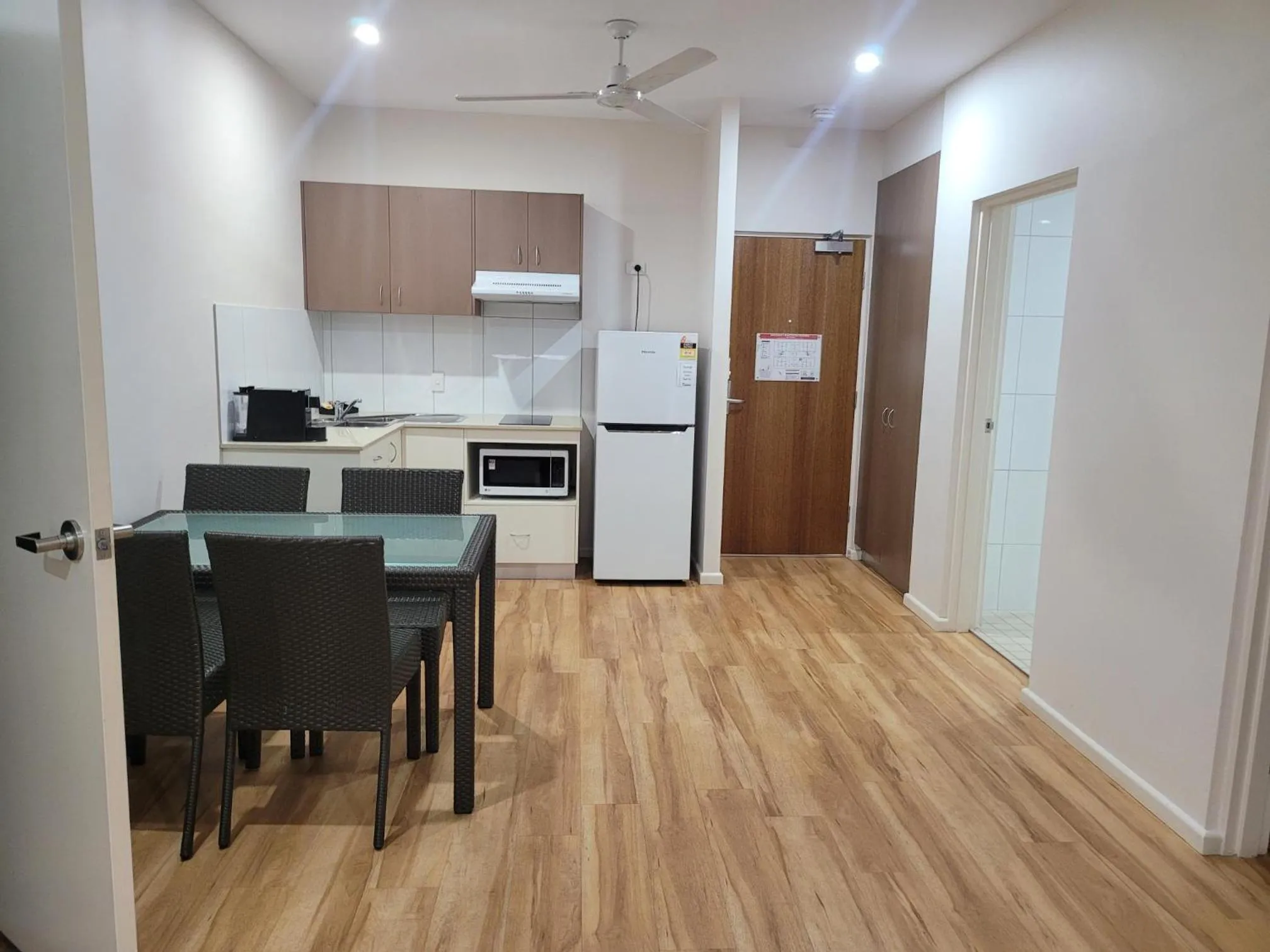 Kitchen or kitchenette in Club Tropical Resort Darwin