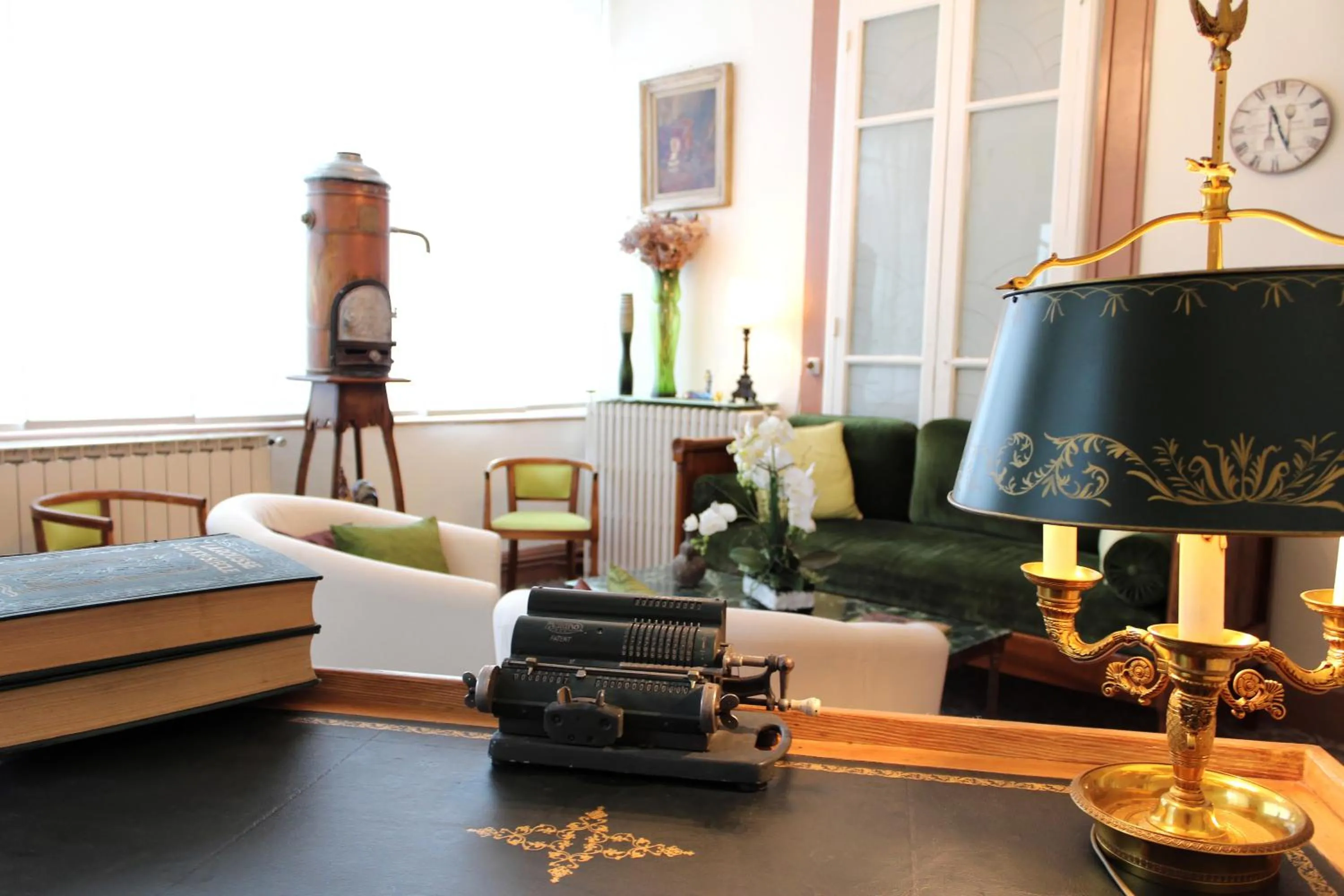 Living room in Hotel California