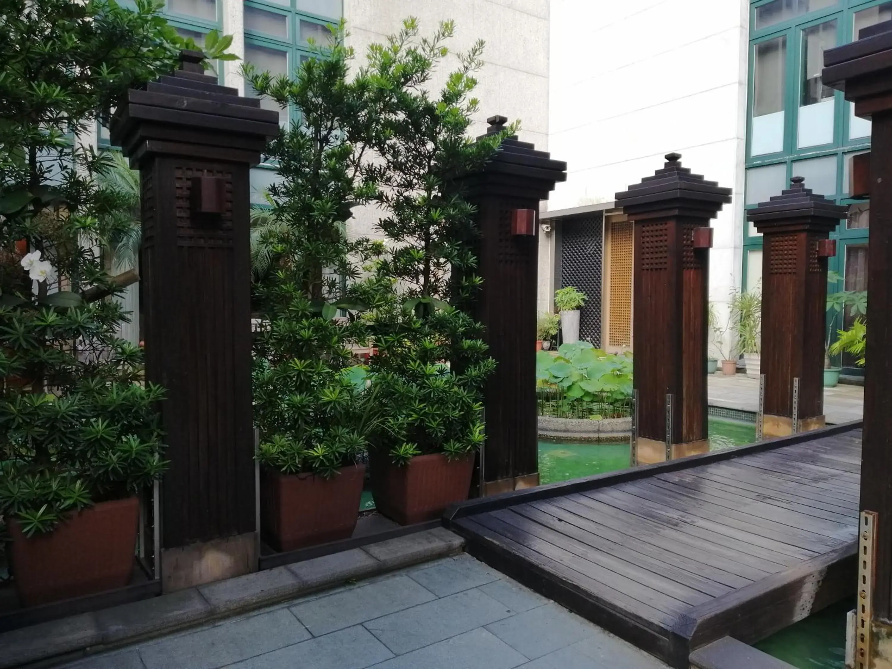 Facade/entrance in Shan-Yue Hotspring Hotel Facade/entrance in Shan-Yue Hotspring Hotel