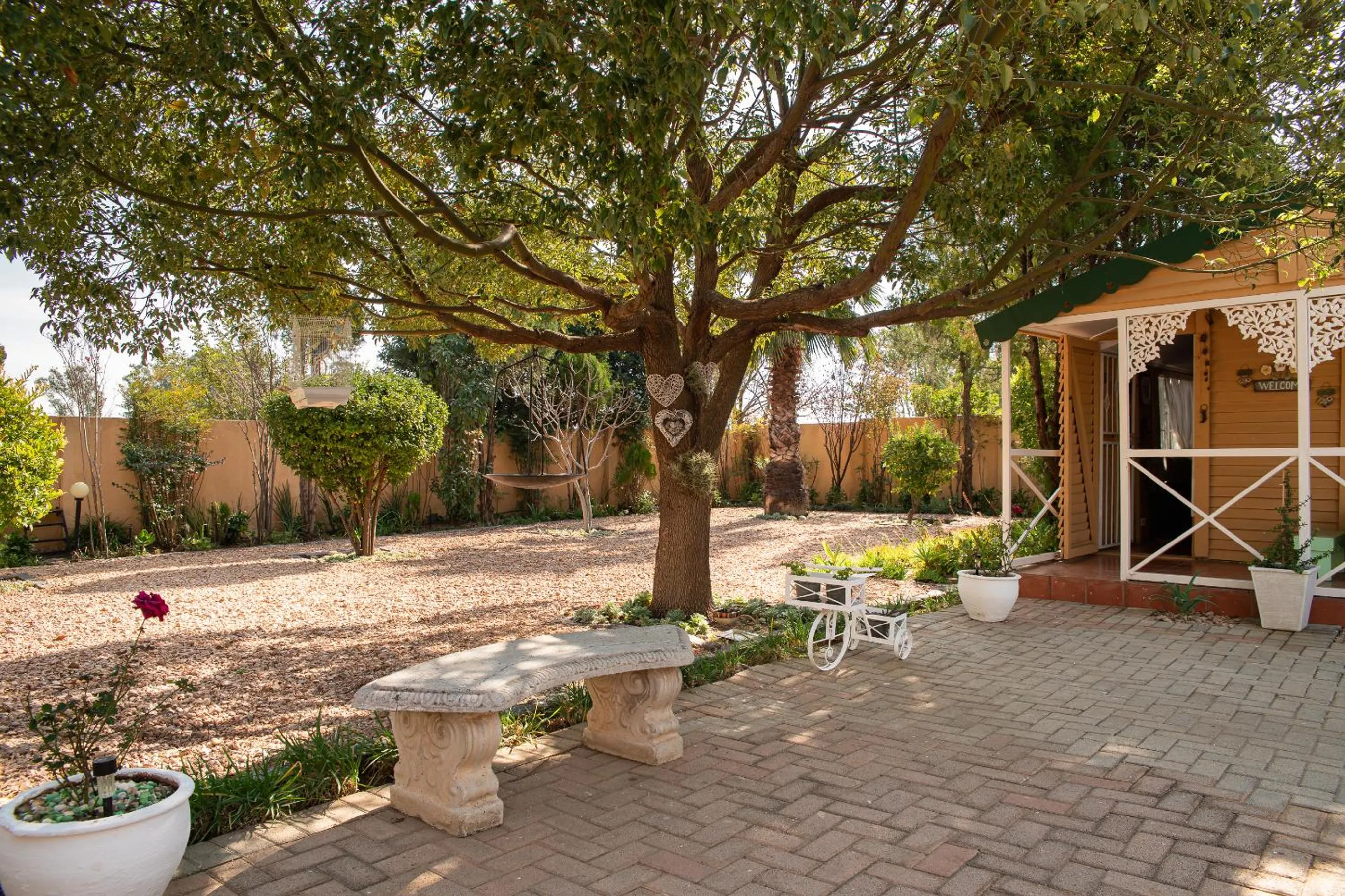 Garden in Roses and Pebbles B & B Guest House