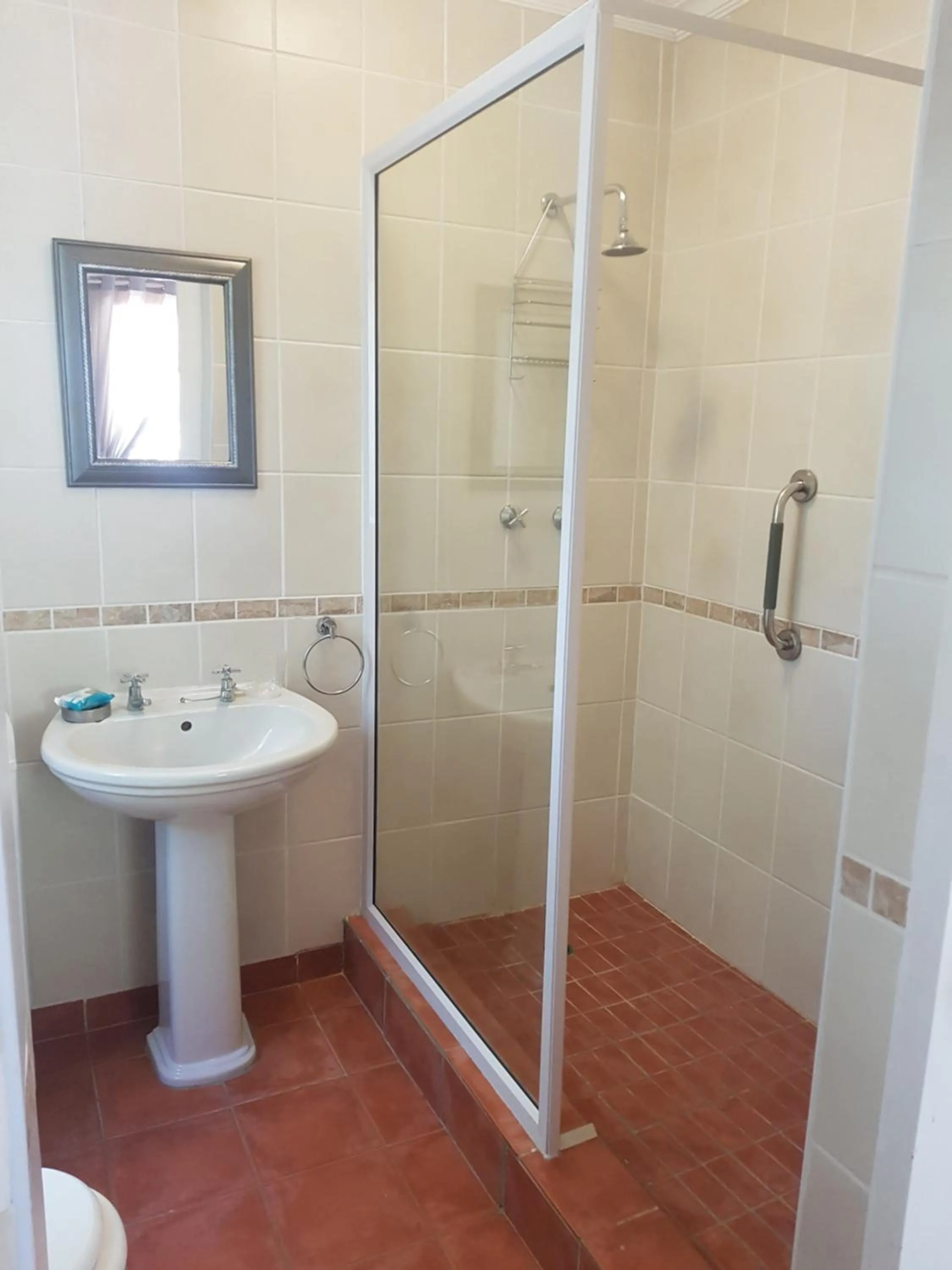 Shower in Roses and Pebbles B & B Guest House