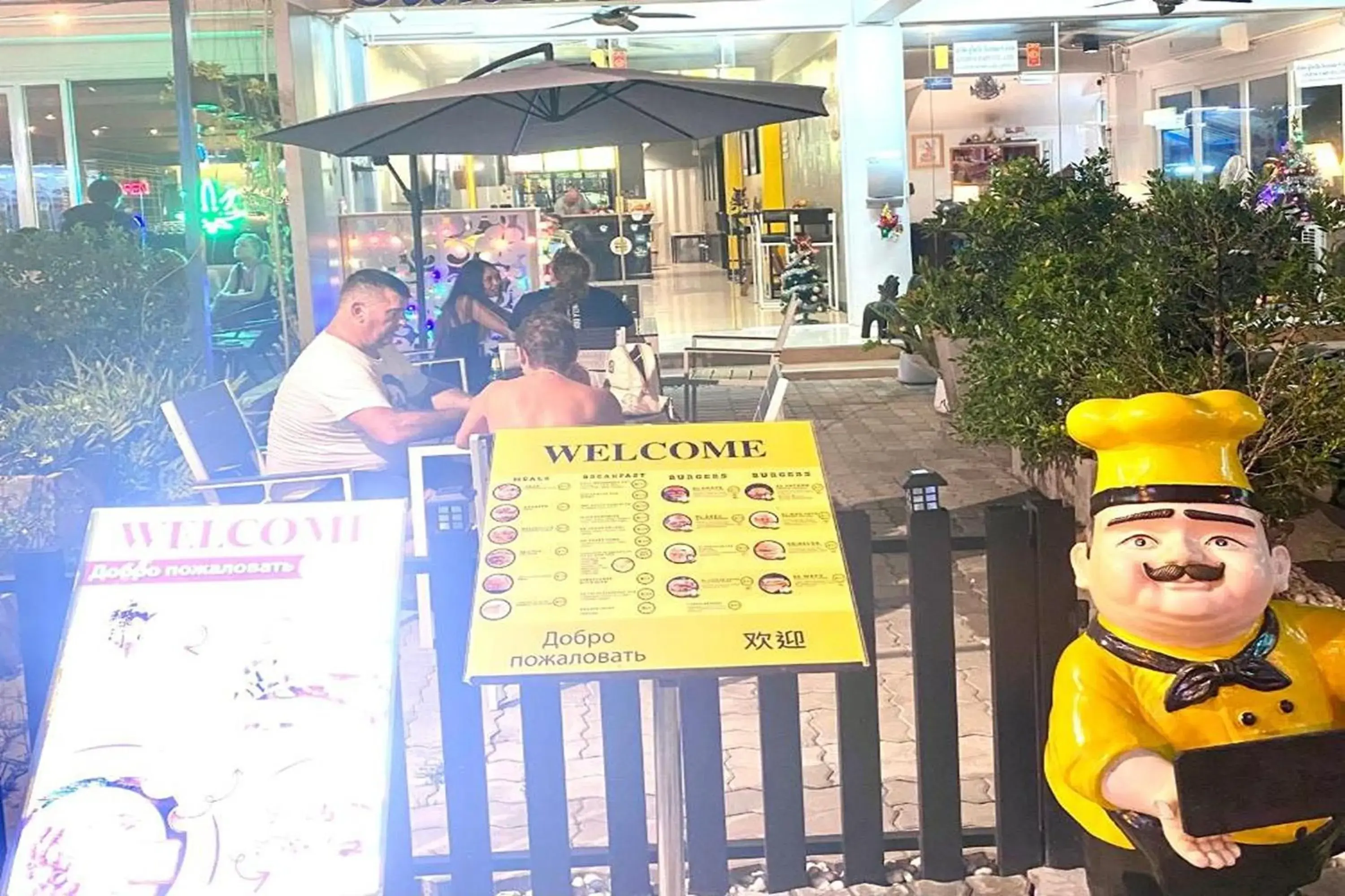 Restaurant/places to eat in Sukcheewa Residence Phuket Restaurant/places to eat in Sukcheewa Residence Phuket