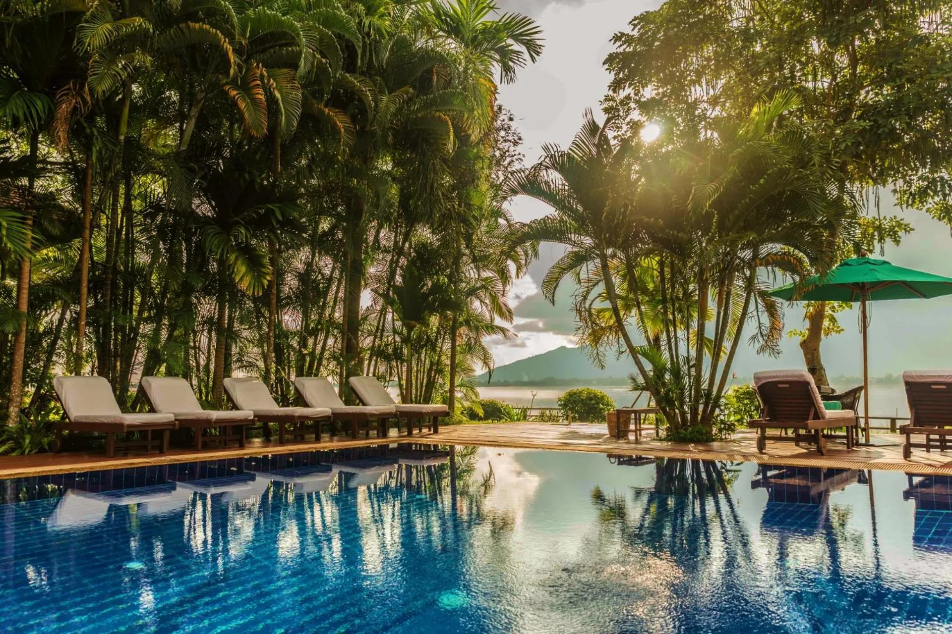Swimming pool in La Folie Lodge