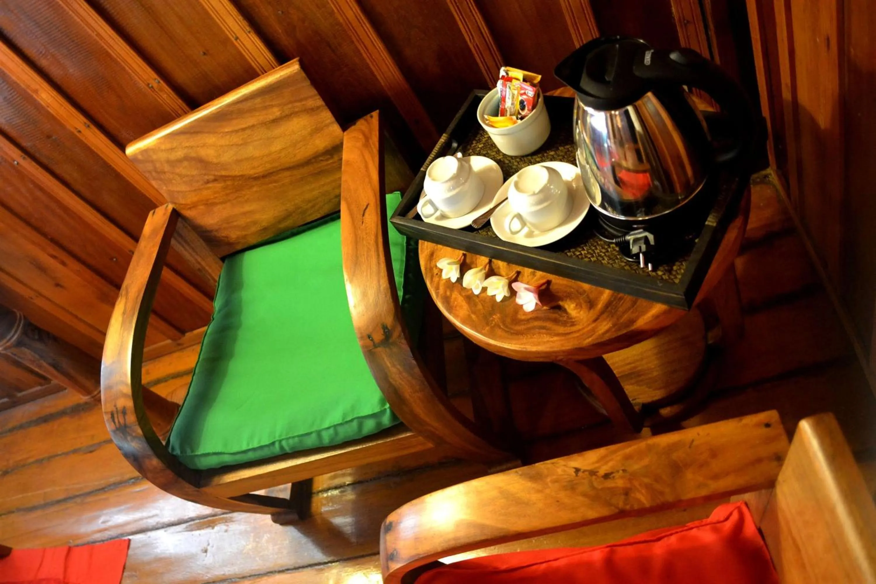 Coffee/tea facilities in La Folie Lodge