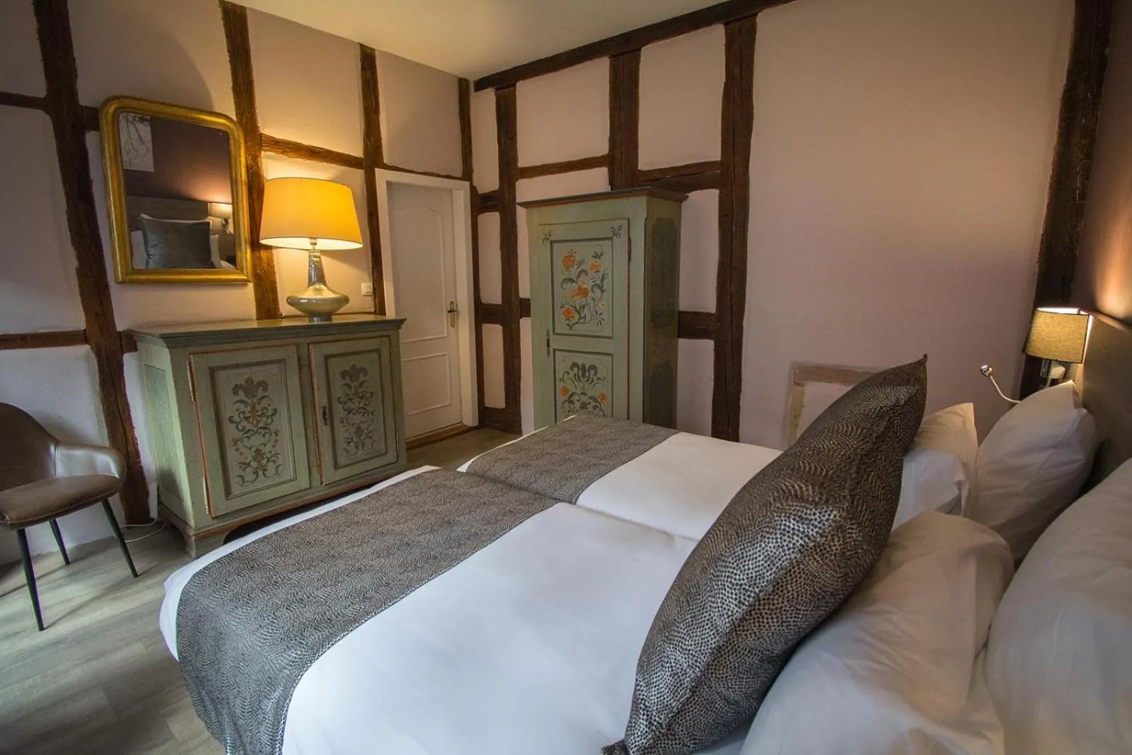 Bedroom, Bed in Hôtel De La Couronne