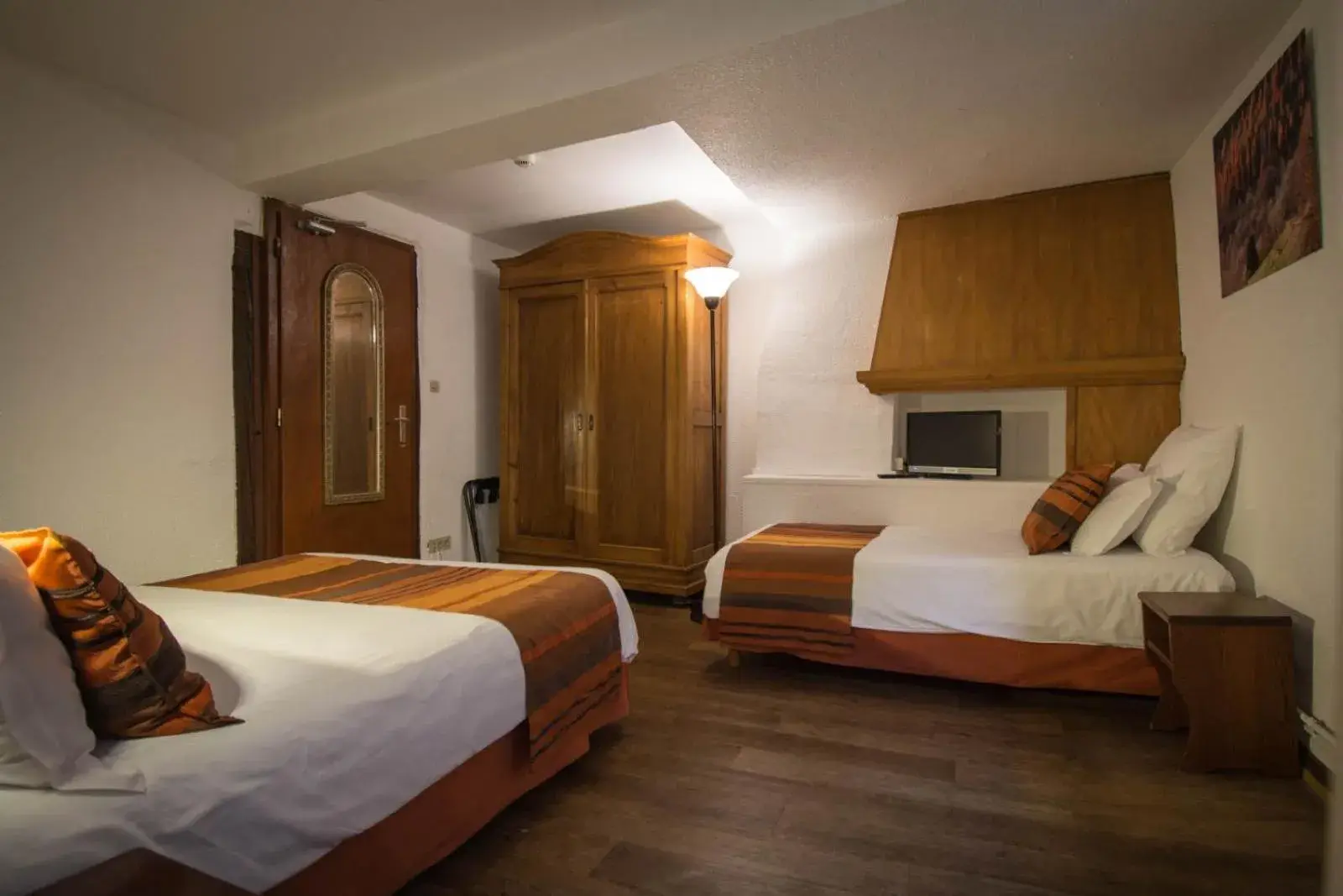 Standard Double Room or twin in Hôtel De La Couronne Standard Double Room or twin in Hôtel De La Couronne