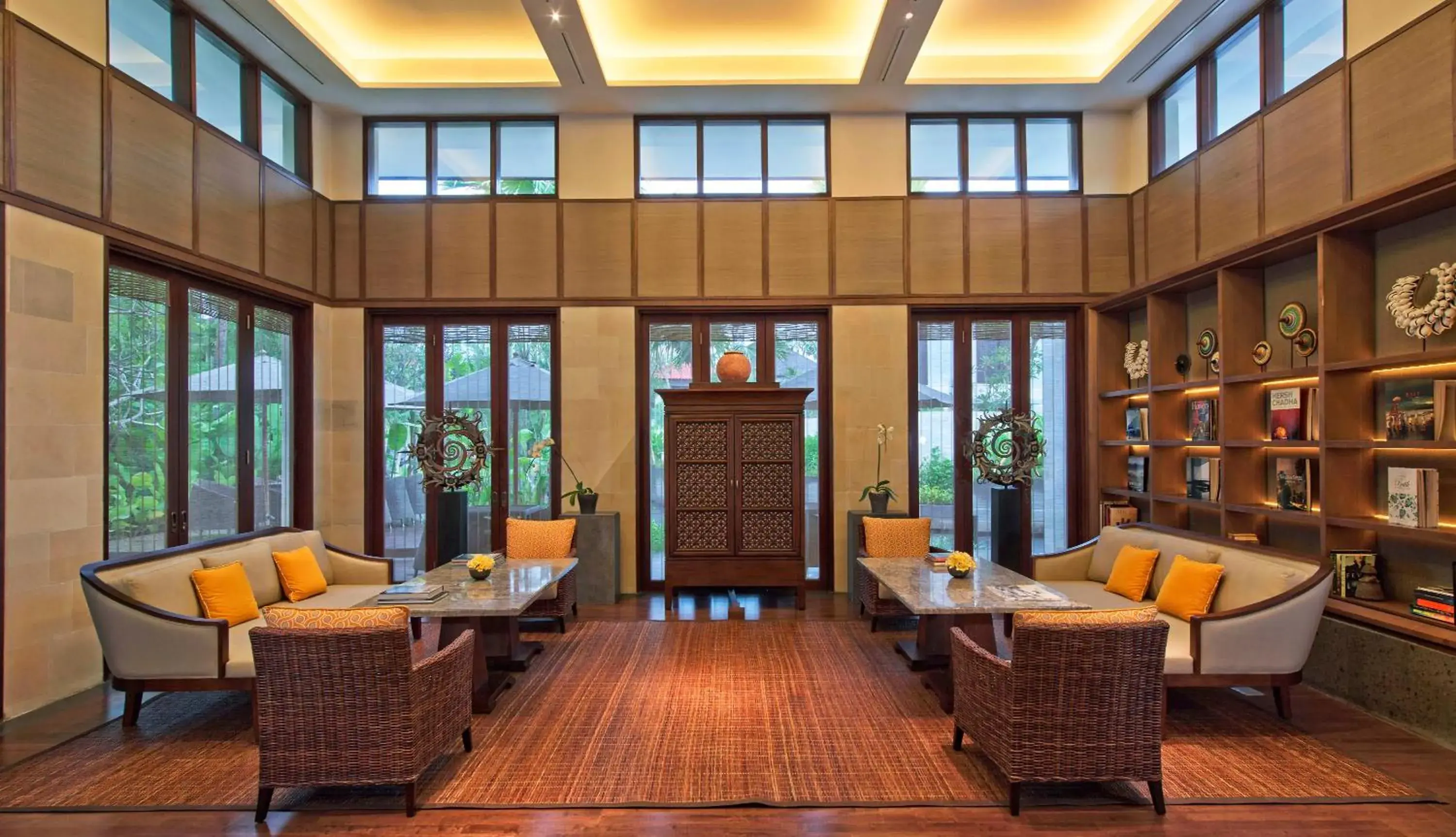 Communal lounge/ TV room, Lobby/Reception in InterContinental Bali Sanur Resort, an IHG Hotel